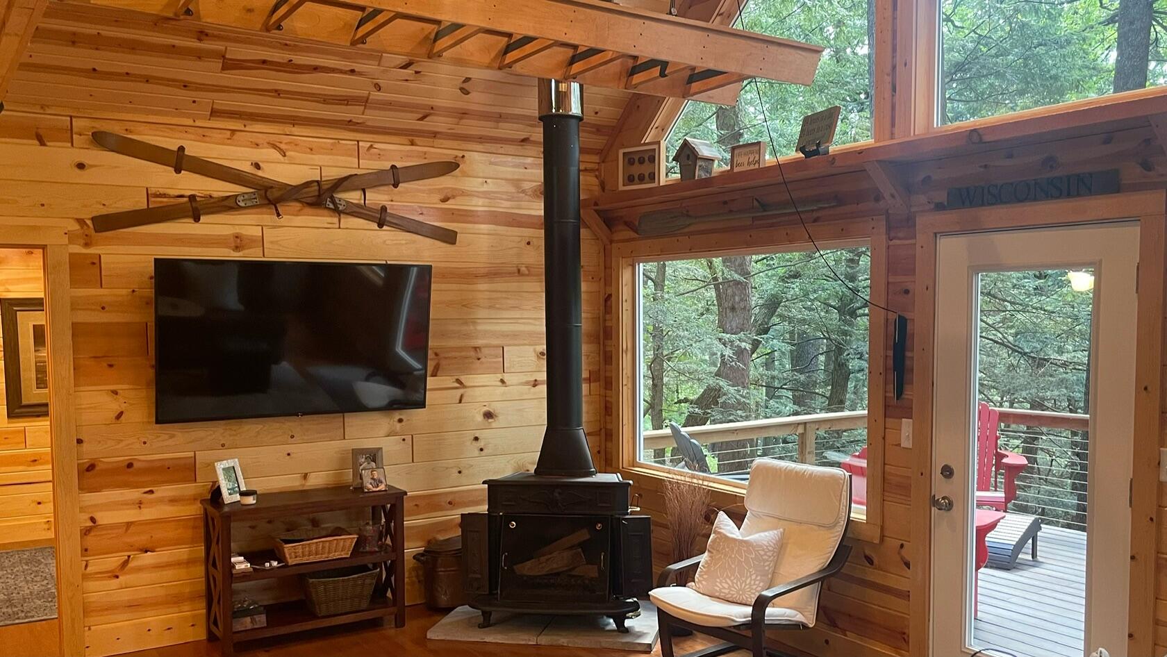 Wisconsin Lake Home for sale (MLS#: 1924487) at 311  Alcan Dr, in Lake Delton, Wisconsin. (6 of 28)