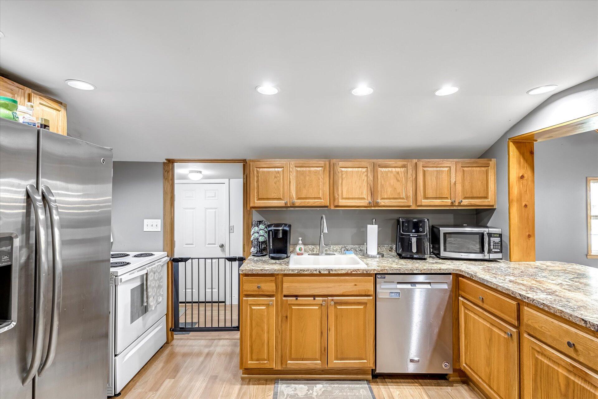 Wisconsin Lake Home for sale (MLS#: 1924565) at S102W34554  Lower Clarks Park Rd, in Eagle, Wisconsin. (8 of 26)