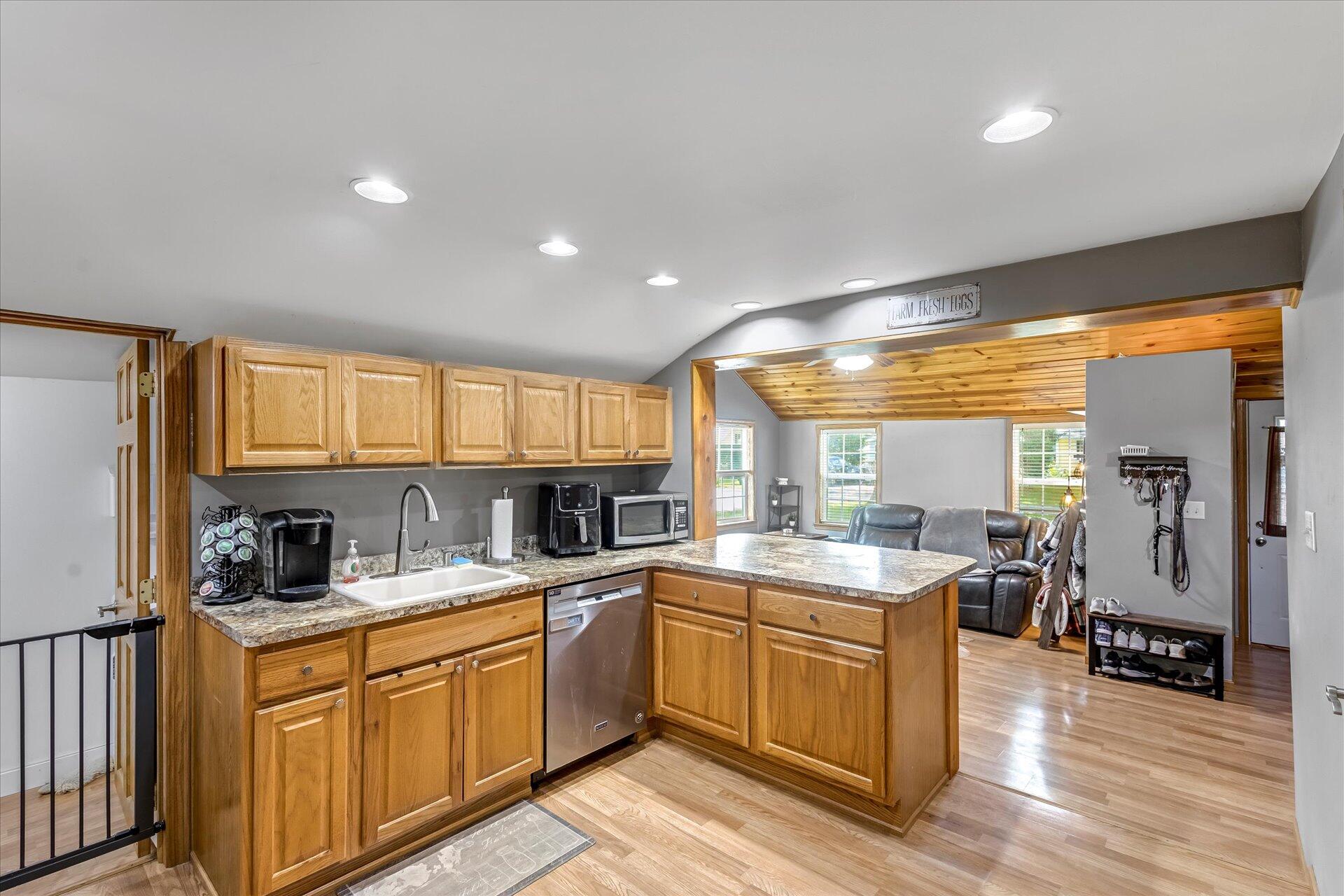 Wisconsin Lake Home for sale (MLS#: 1924565) at S102W34554  Lower Clarks Park Rd, in Eagle, Wisconsin. (9 of 26)