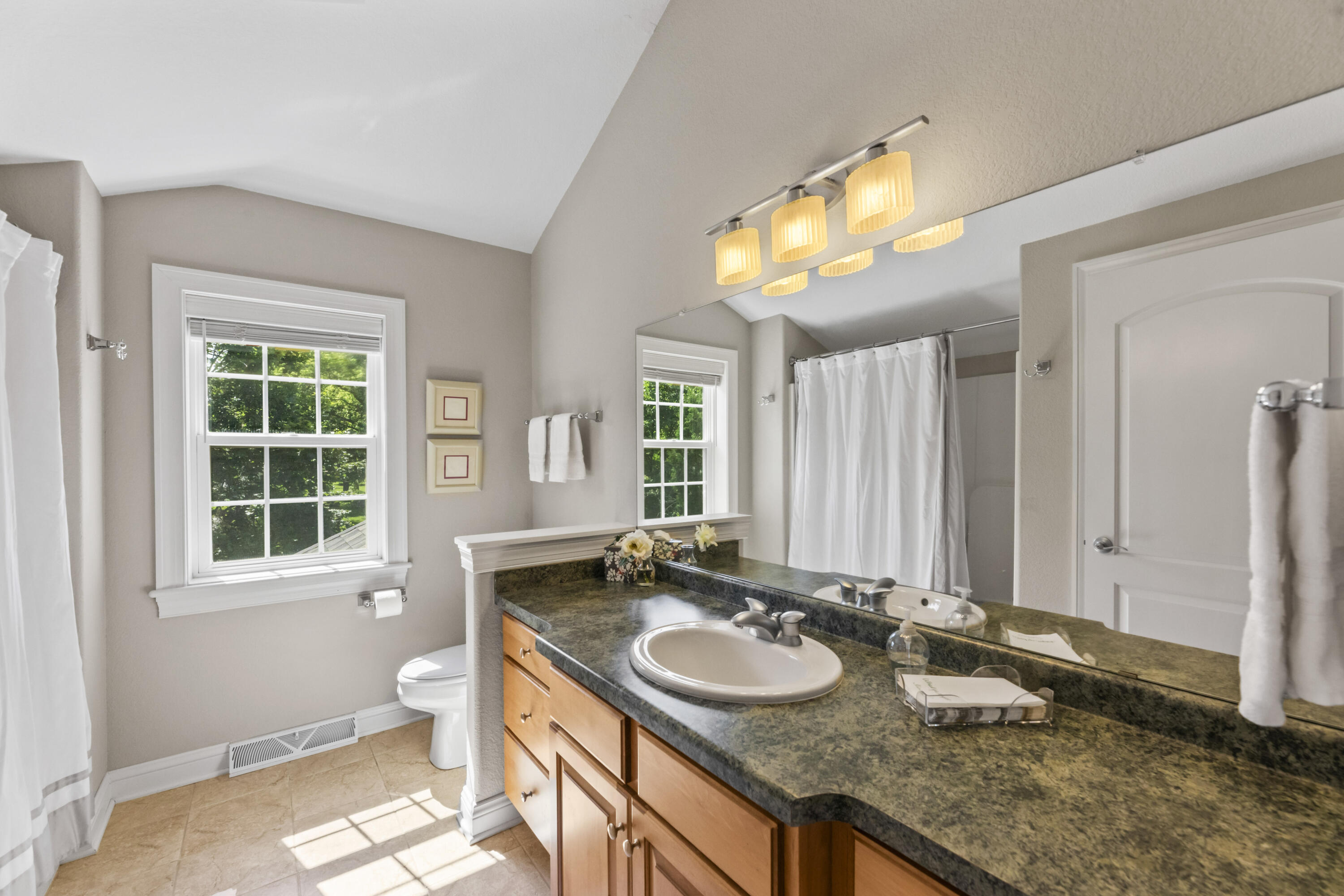 Wisconsin Lake Home for sale (MLS#: 1924656) at W340N6203  Breezy Point Rd, in Oconomowoc, Wisconsin. (34 of 56)
