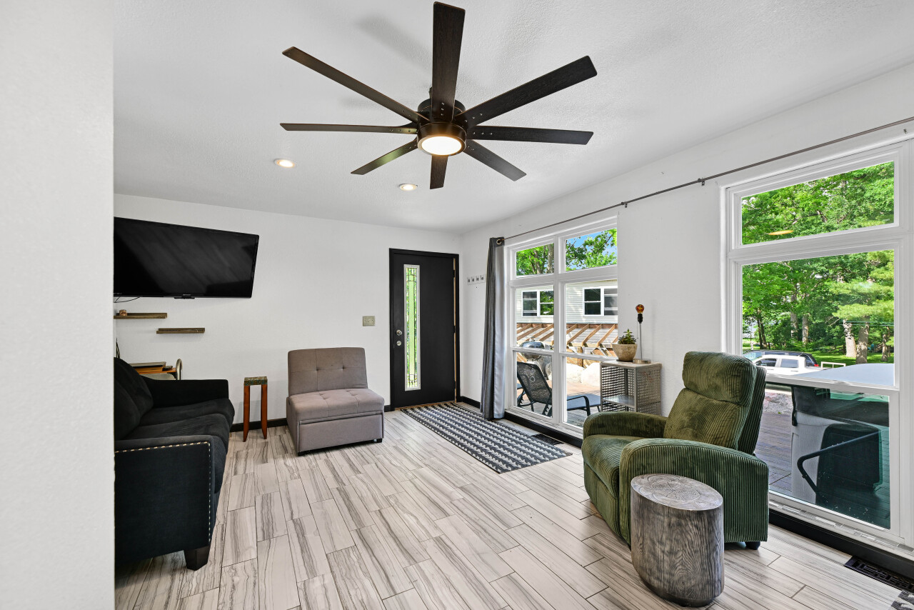 Wisconsin Lake Home for sale (MLS#: 1924680) at 7930  Park St, in Burlington, Wisconsin. (9 of 43)