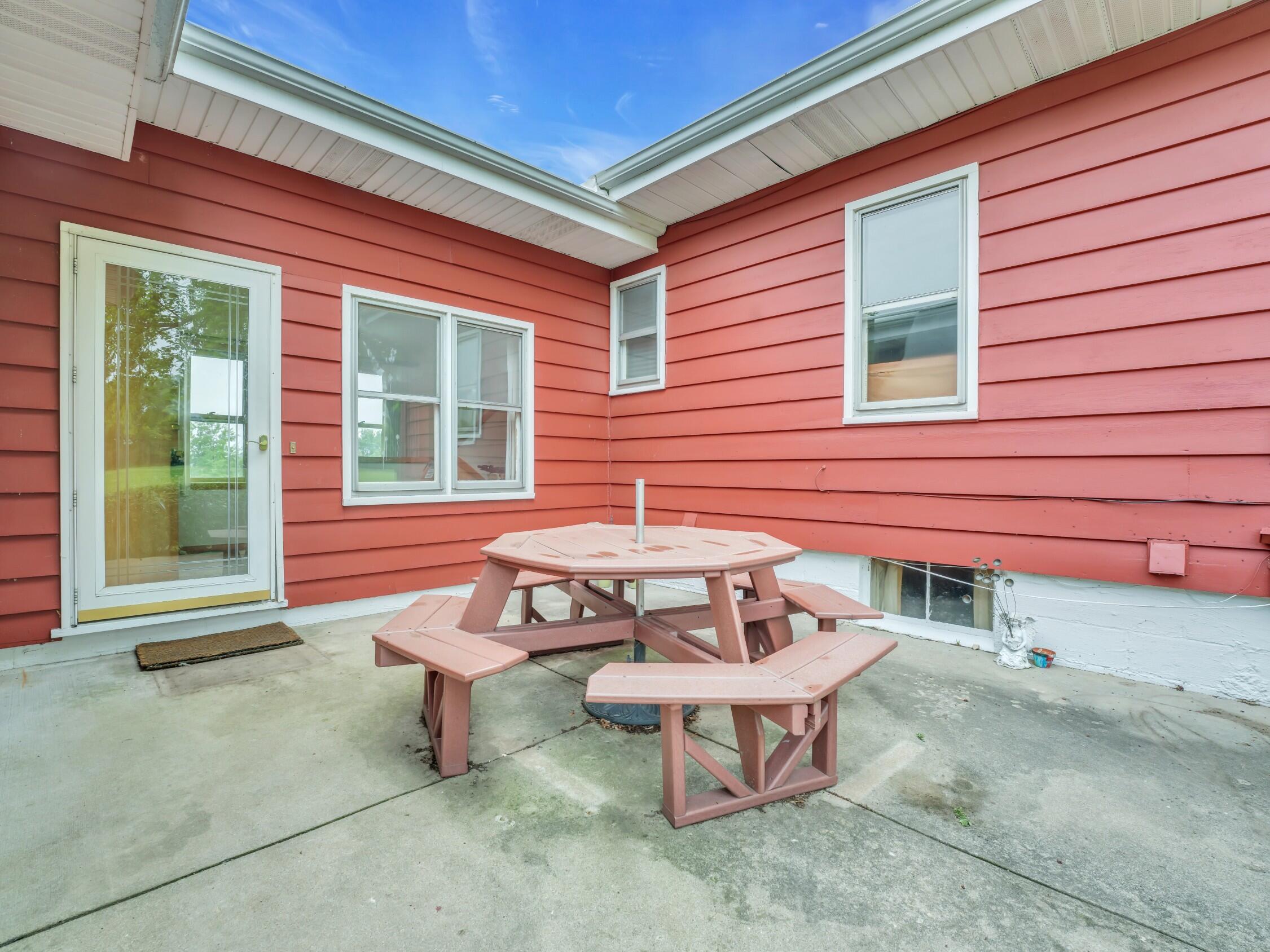 Wisconsin Lake Home for sale (MLS#: 1924690) at 630 S Wisconsin St, in Whitewater, Wisconsin. (3 of 36)