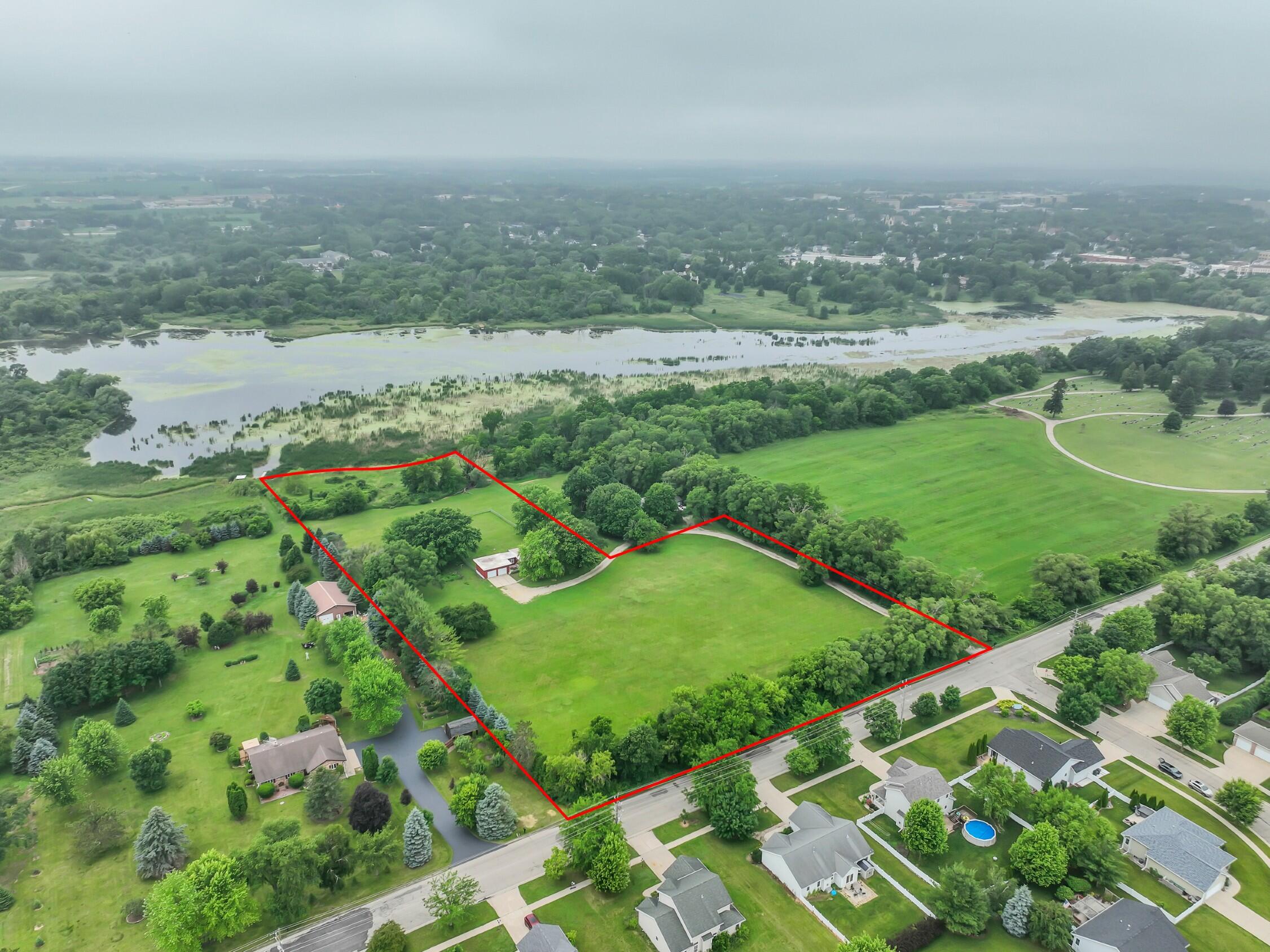 Wisconsin Lake Home for sale (MLS#: 1924690) at 630 S Wisconsin St, in Whitewater, Wisconsin. (32 of 36)
