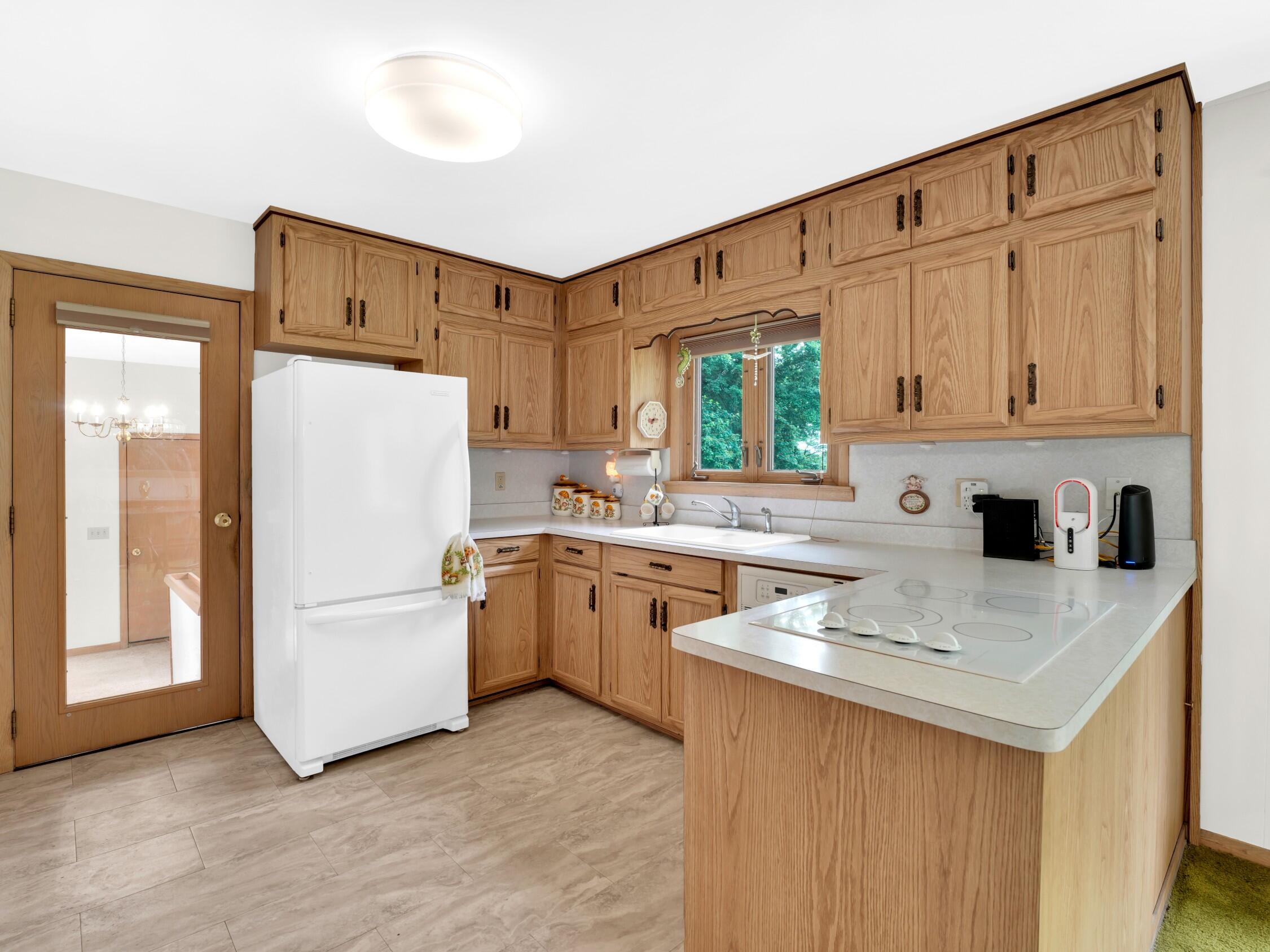 Wisconsin Lake Home for sale (MLS#: 1924690) at 630 S Wisconsin St, in Whitewater, Wisconsin. (7 of 36)