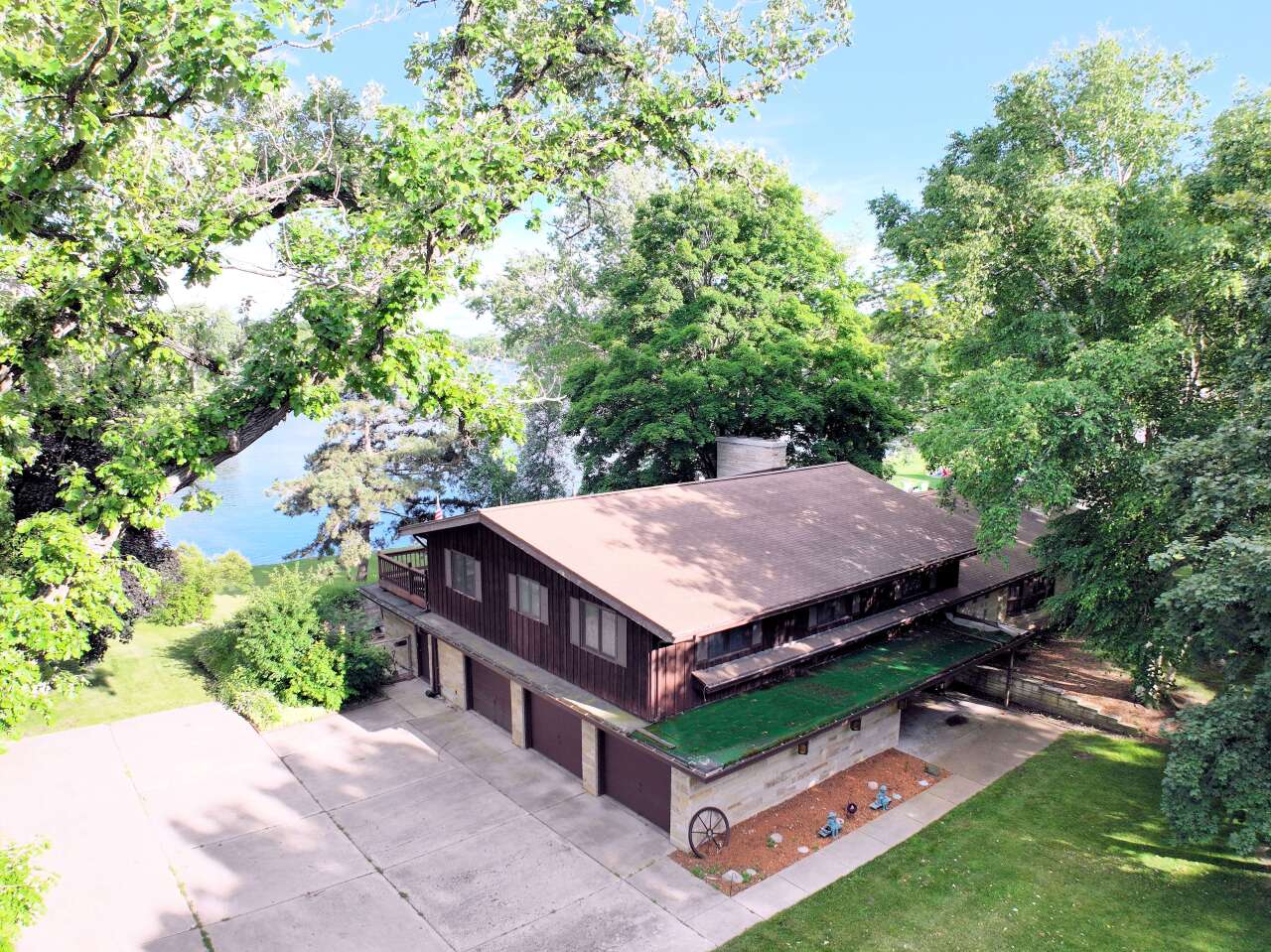 Wisconsin Lake Home for sale (MLS#: 1924702) at 4757  Riverside Rd, in Waterford, Wisconsin. (2 of 46)