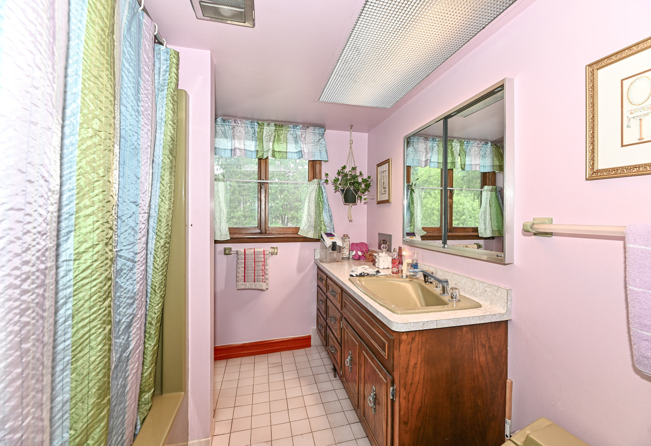 Wisconsin Lake Home for sale (MLS#: 1924702) at 4757  Riverside Rd, in Waterford, Wisconsin. (35 of 46)