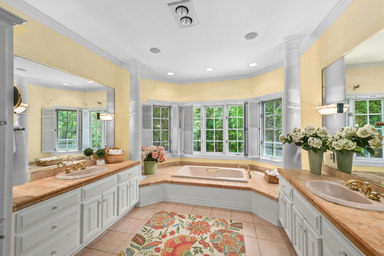 Wisconsin Lake Home for sale (MLS#: 1924706) at 11920 N Wilderness Ct, in Mequon, Wisconsin. (18 of 30)