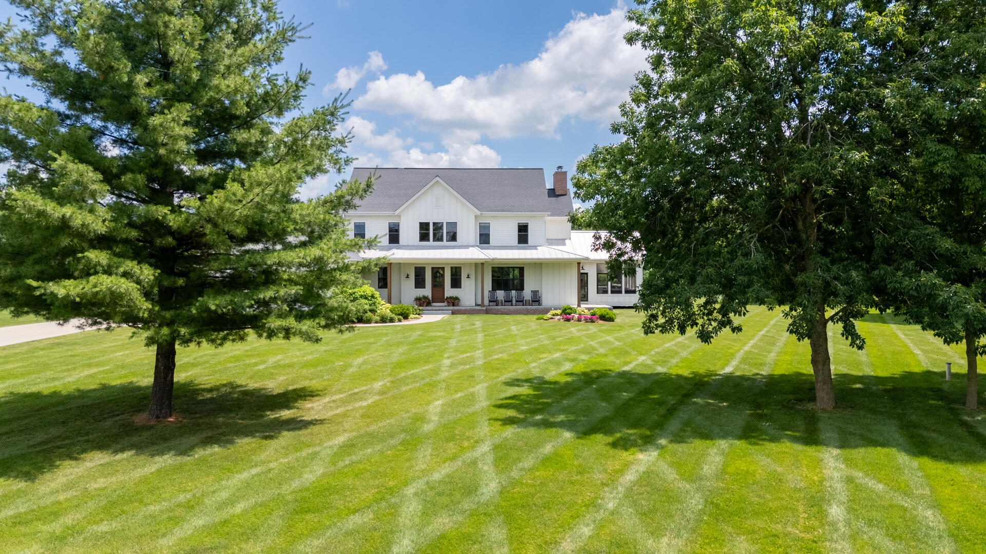 Wisconsin Lake Home for sale (MLS#: 1924862) at 998 N Griffith Rd, in Summit, Wisconsin. (2 of 64)