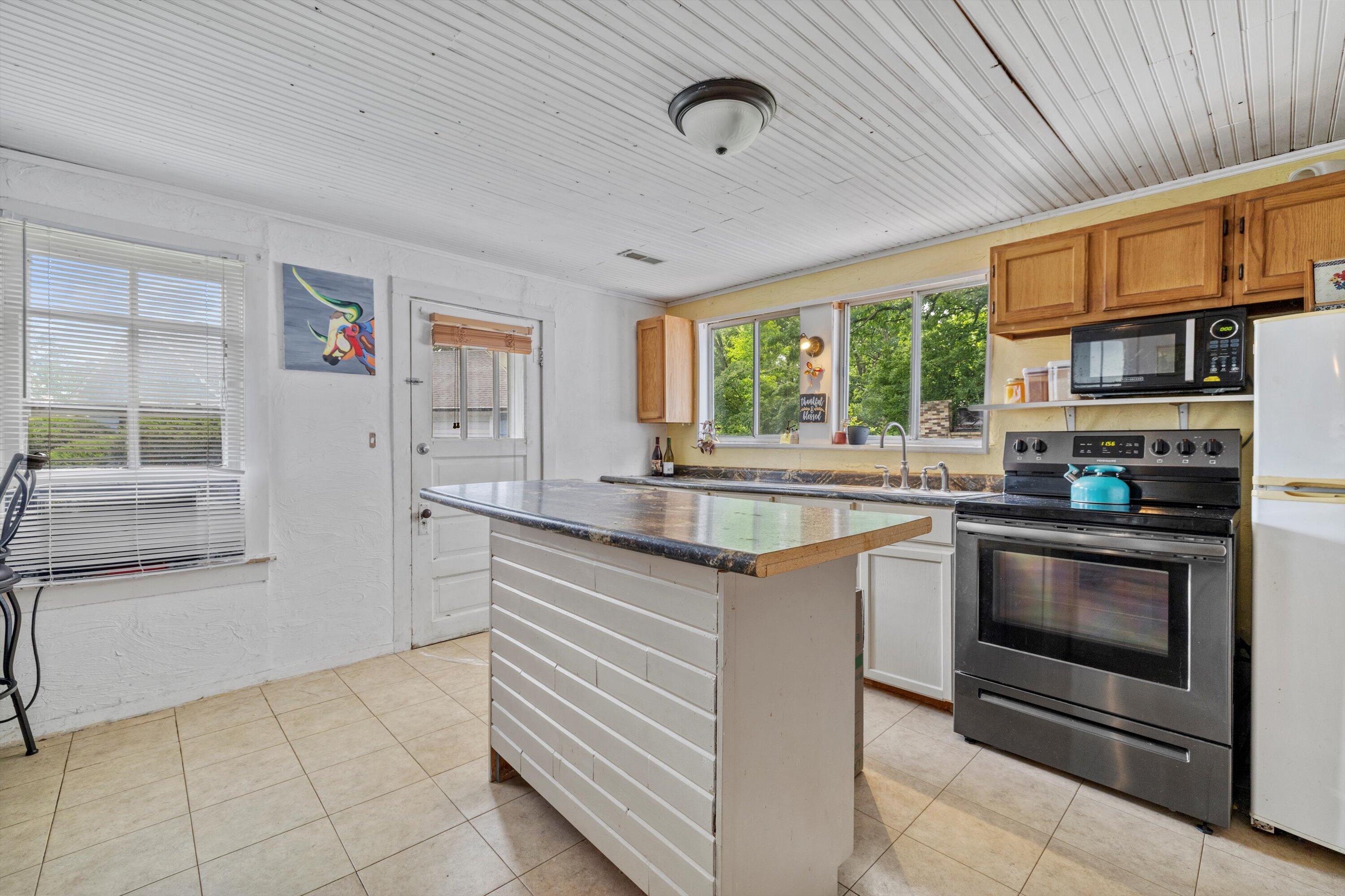 Wisconsin Lake Home for sale (MLS#: 1924866) at 7950  Greendale Ave, in Burlington, Wisconsin. (14 of 19)