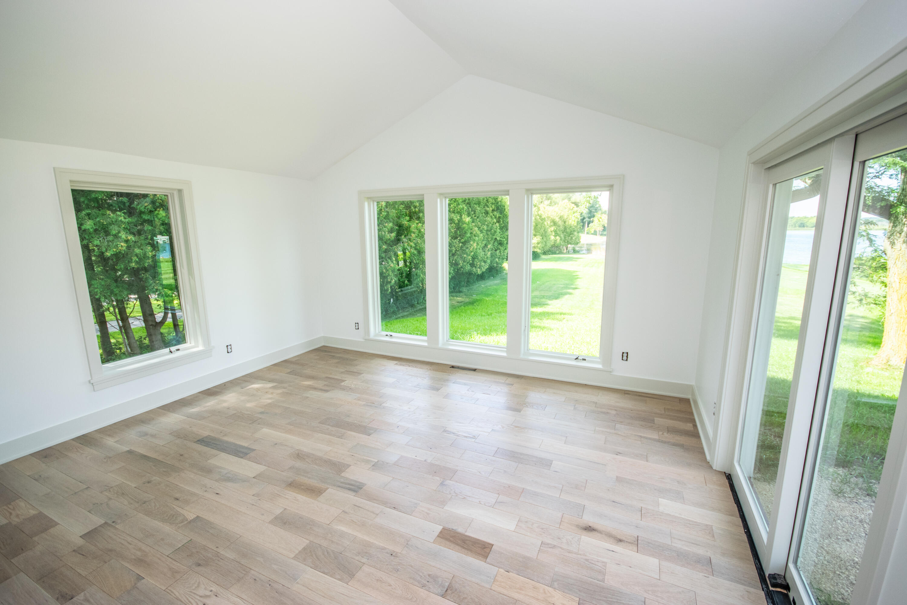 Wisconsin Lake Home for sale (MLS#: 1924908) at 5221  Little Cedar Ln, in West Bend, Wisconsin. (14 of 35)