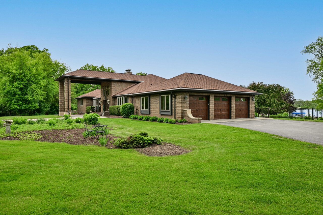 Wisconsin Lake Home for sale (MLS#: 1925001) at S82W15980  Bass Bay Ln, in Muskego, Wisconsin. (8 of 43)