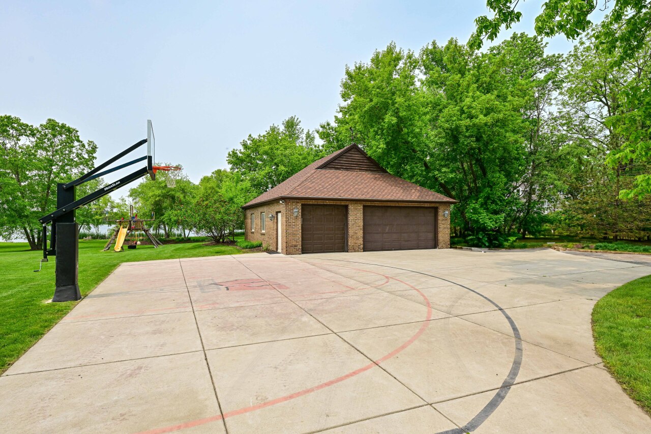 Wisconsin Lake Home for sale (MLS#: 1925001) at S82W15980  Bass Bay Ln, in Muskego, Wisconsin. (9 of 43)