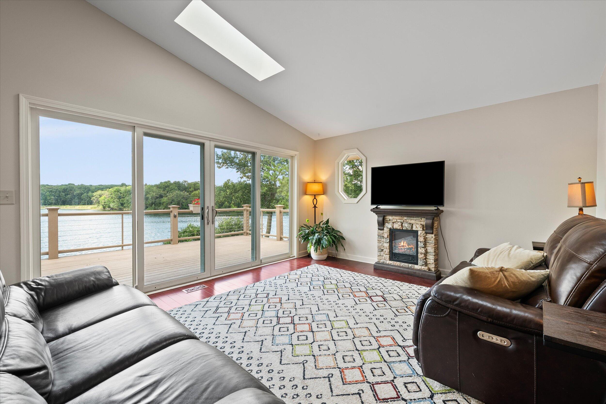 Wisconsin Lake Home for sale (MLS#: 1925300) at 105 E Lake Ln, in Richfield, Wisconsin. (11 of 54)
