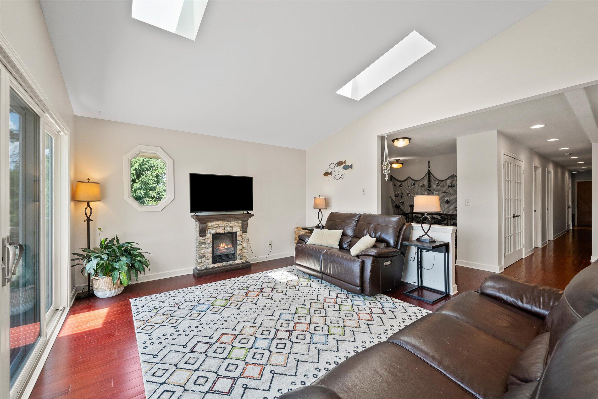 Wisconsin Lake Home for sale (MLS#: 1925300) at 105 E Lake Ln, in Richfield, Wisconsin. (13 of 54)