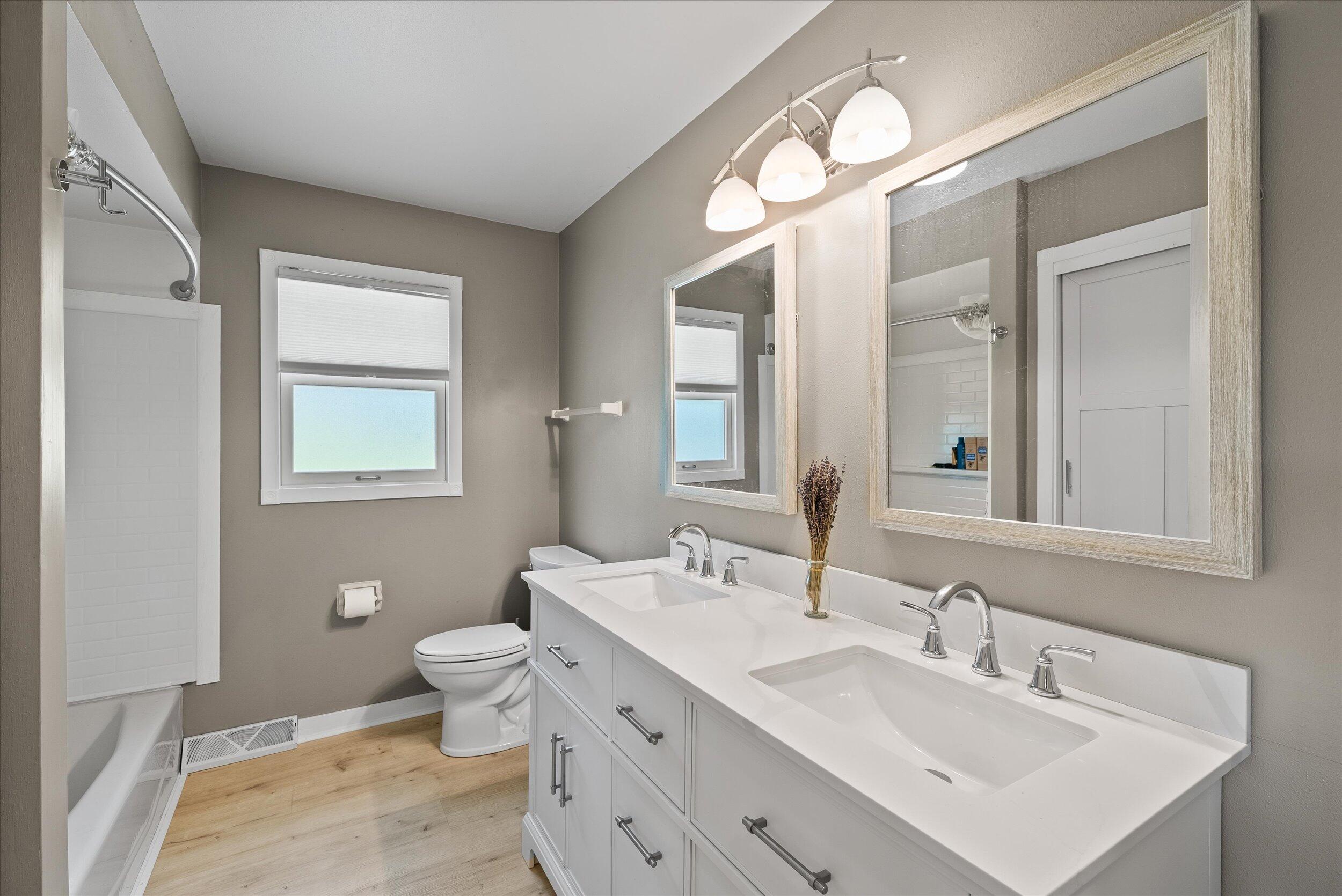 Wisconsin Lake Home for sale (MLS#: 1925300) at 105 E Lake Ln, in Richfield, Wisconsin. (29 of 54)