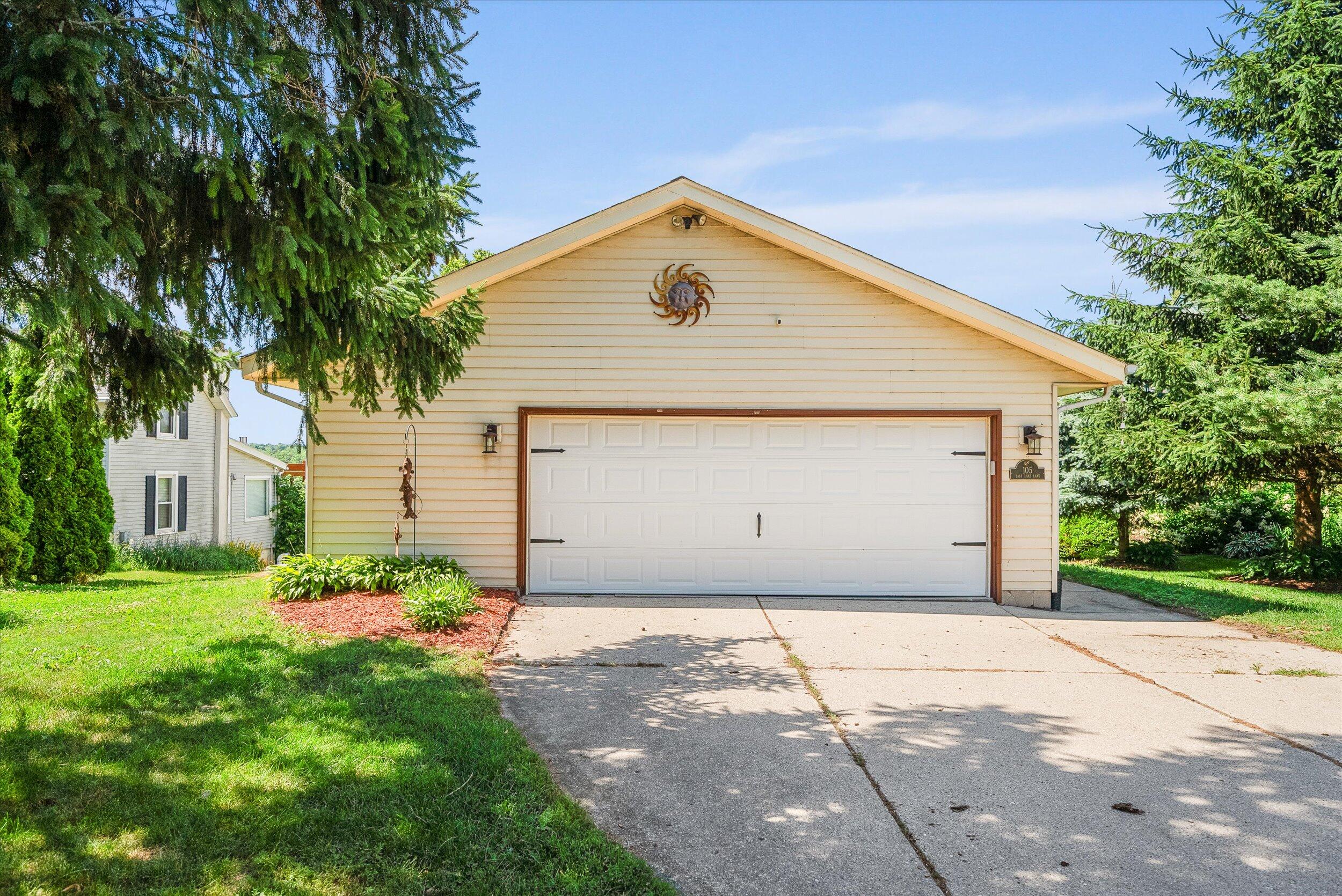 Wisconsin Lake Home for sale (MLS#: 1925300) at 105 E Lake Ln, in Richfield, Wisconsin. (51 of 54)