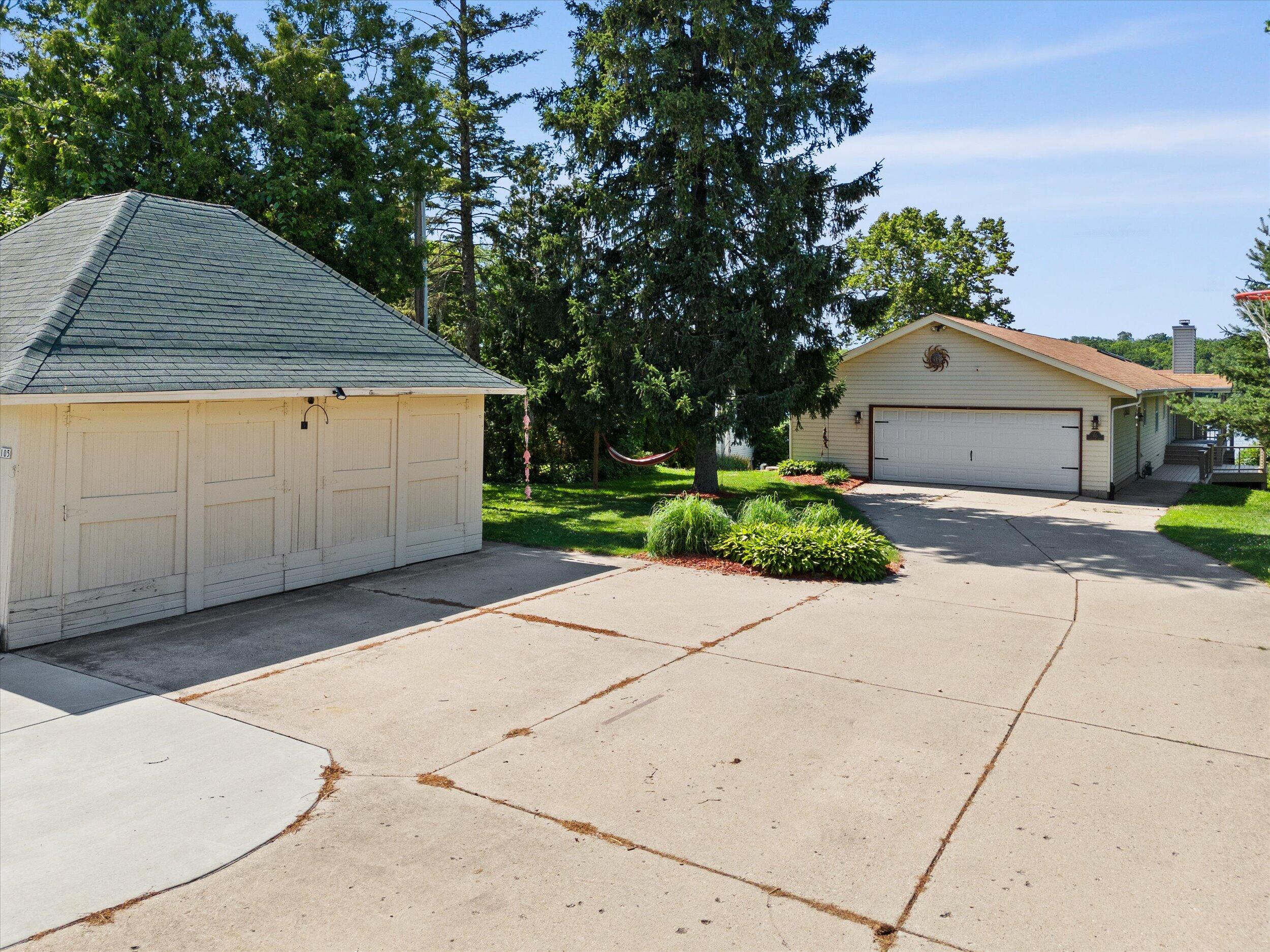 Wisconsin Lake Home for sale (MLS#: 1925300) at 105 E Lake Ln, in Richfield, Wisconsin. (52 of 54)