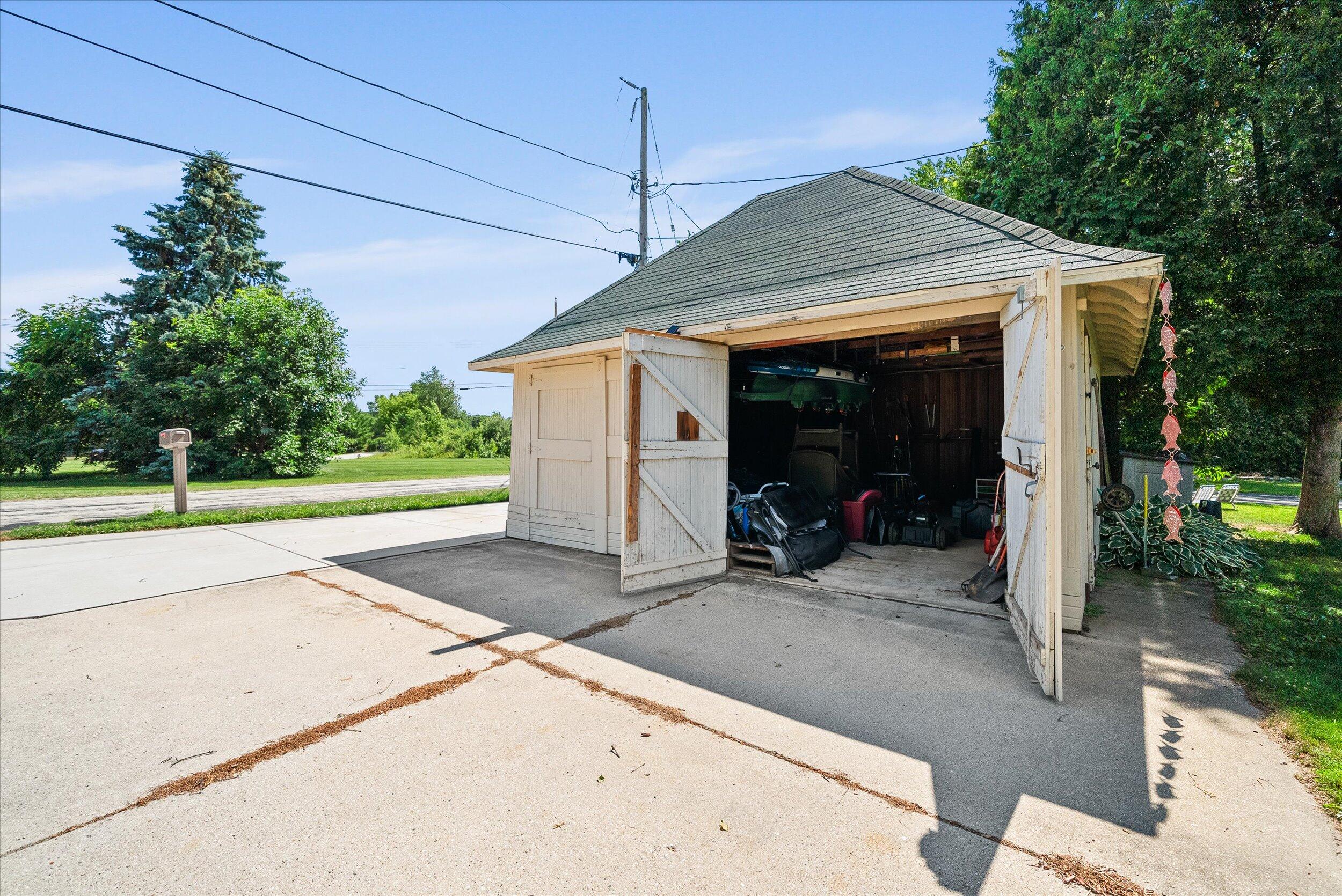 Wisconsin Lake Home for sale (MLS#: 1925300) at 105 E Lake Ln, in Richfield, Wisconsin. (53 of 54)