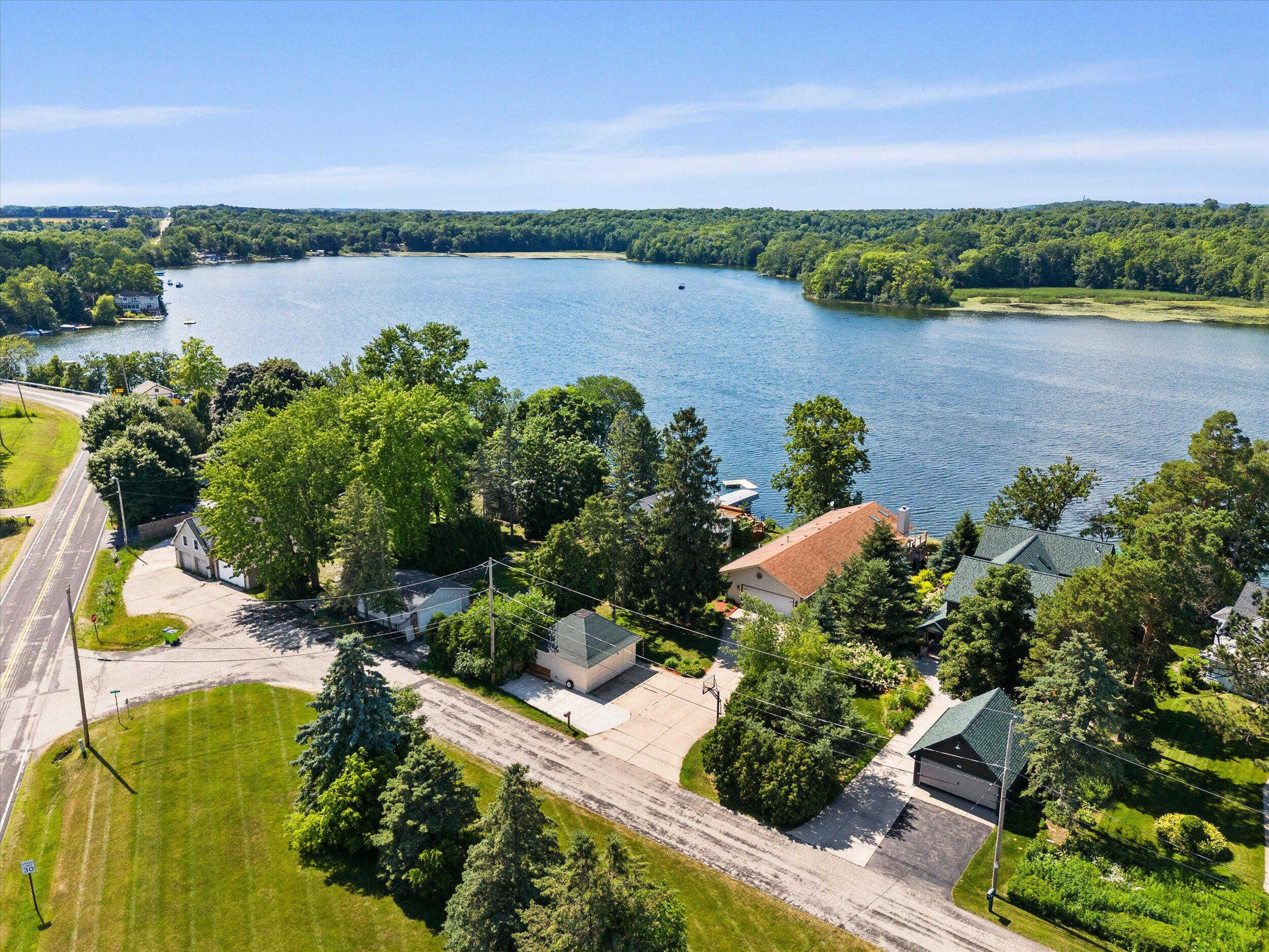Wisconsin Lake Home for sale (MLS#: 1925300) at 105 E Lake Ln, in Richfield, Wisconsin. (8 of 54)