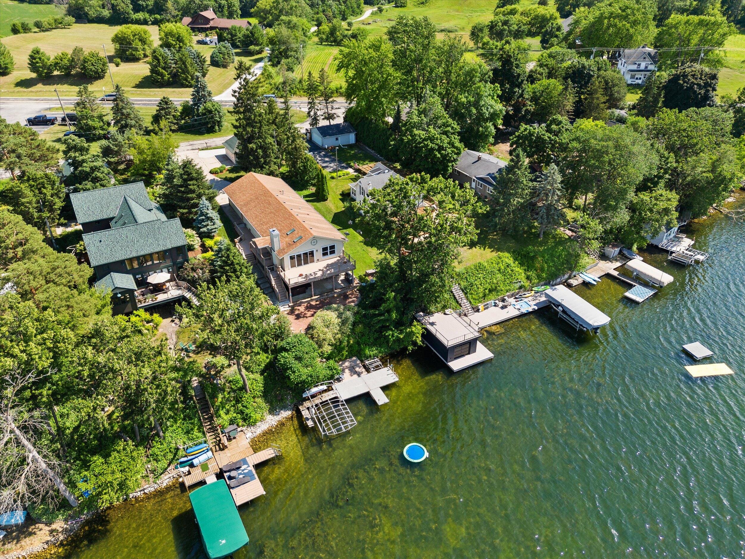 Wisconsin Lake Home for sale (MLS#: 1925300) at 105 E Lake Ln, in Richfield, Wisconsin. (9 of 54)