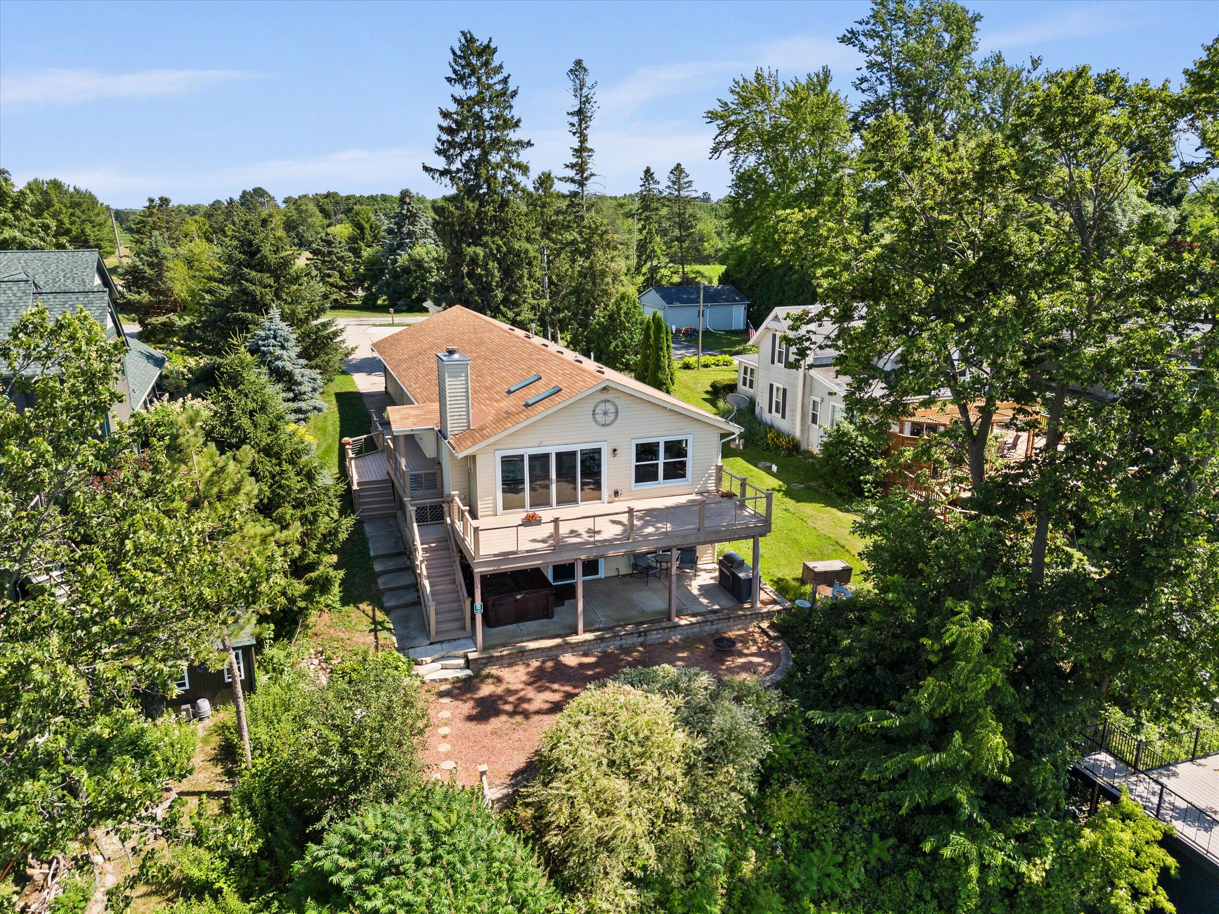Wisconsin Lake Home for sale (MLS#: 1925300) at 105 E Lake Ln, in Richfield, Wisconsin. (10 of 54)