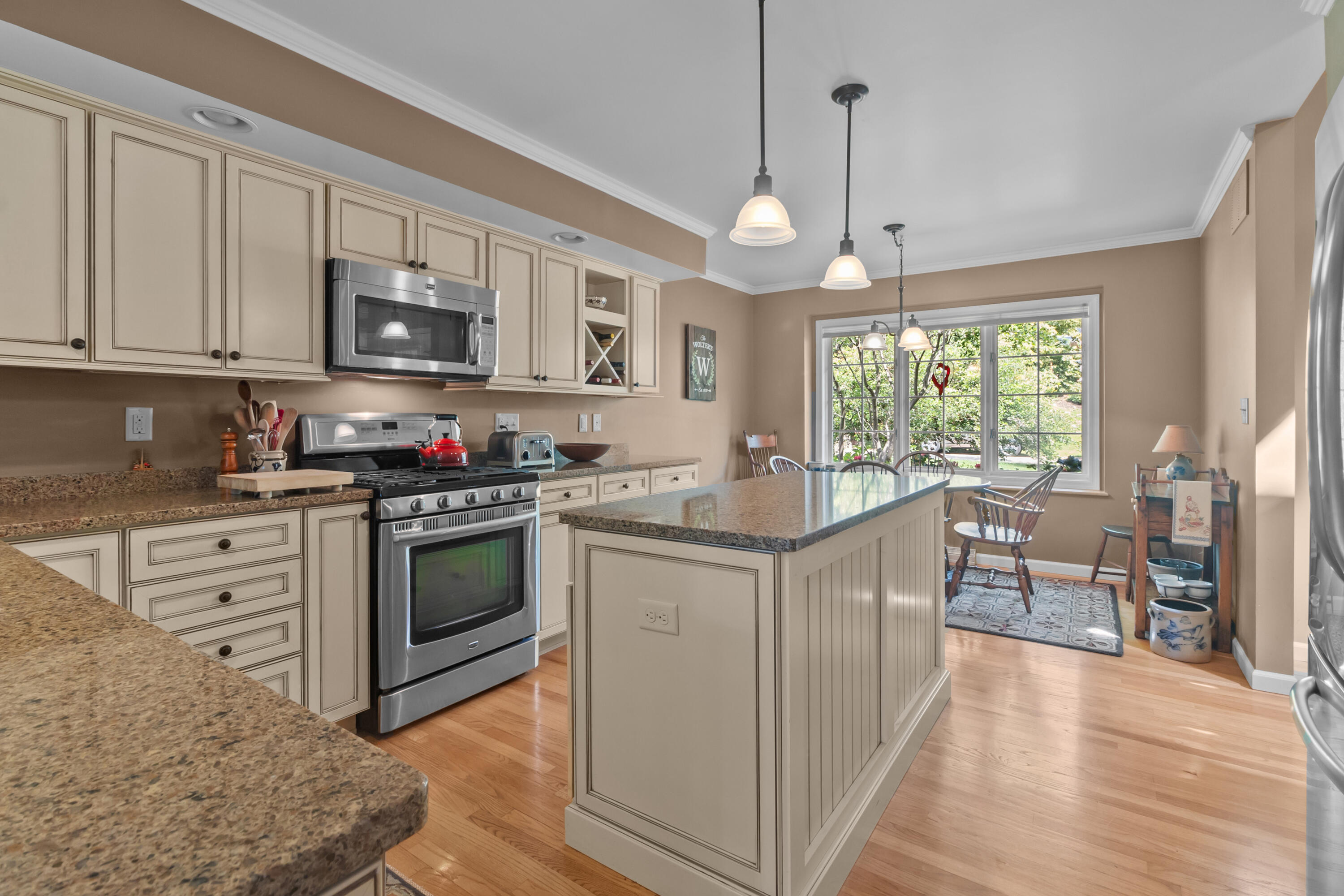 Wisconsin Lake Home for sale (MLS#: 1925492) at 1554  Orchard Ln, in Lake Geneva, Wisconsin. (18 of 35)