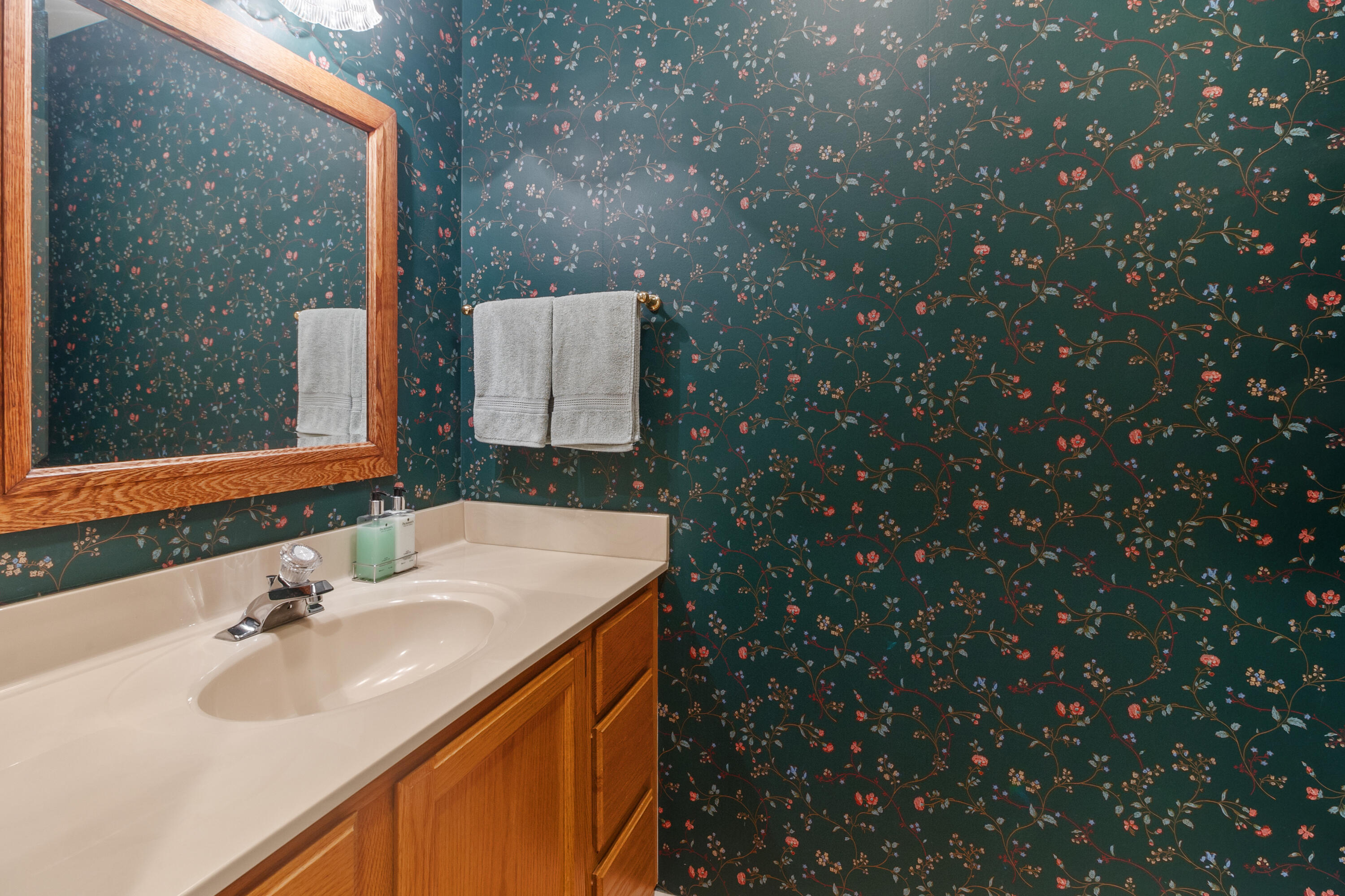 Wisconsin Lake Home for sale (MLS#: 1925492) at 1554  Orchard Ln, in Lake Geneva, Wisconsin. (25 of 35)