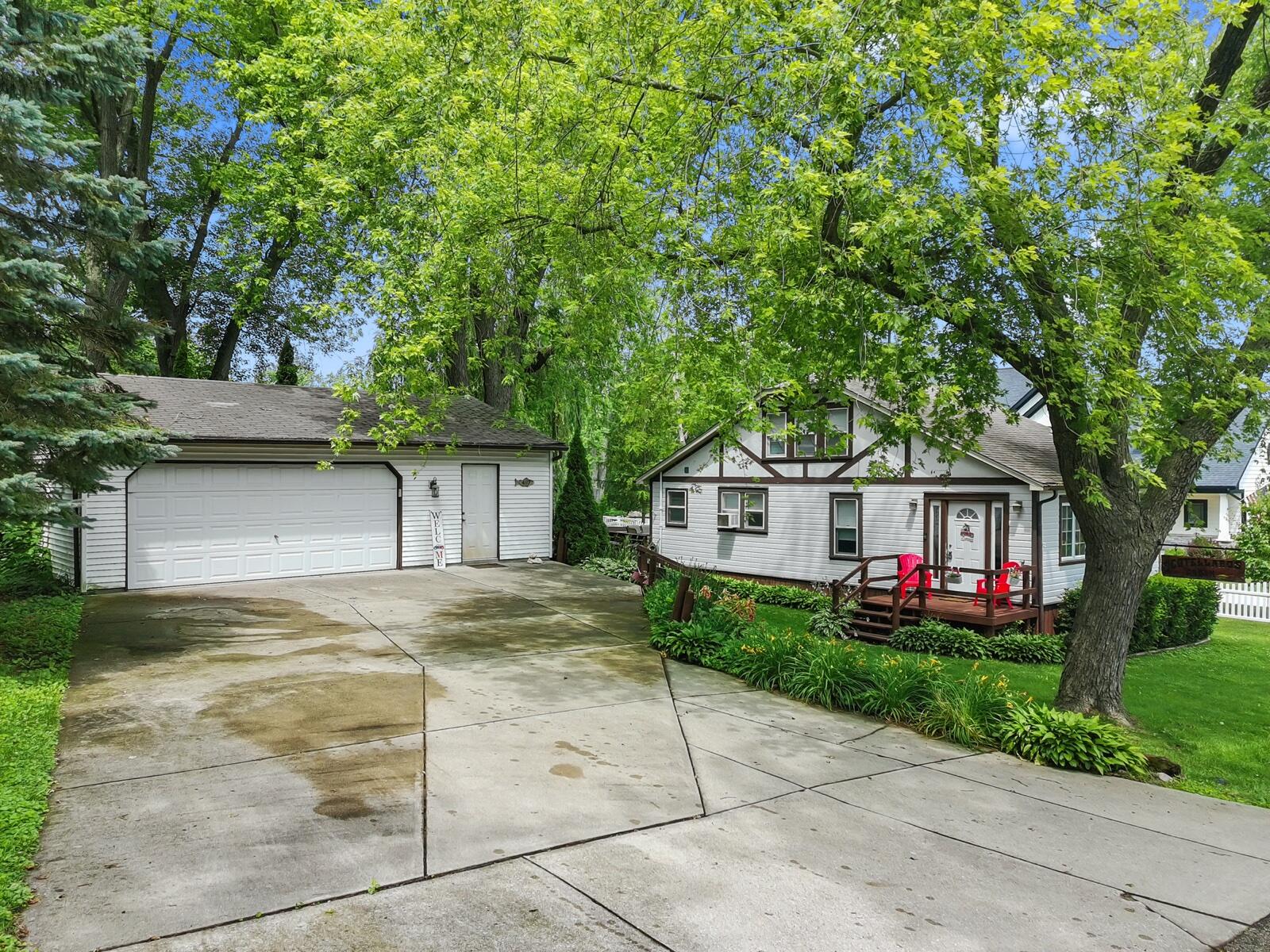 Wisconsin Lake Home for sale (MLS#: 1925785) at 4117  Chestnut Ave, in Delavan, Wisconsin. (2 of 37)