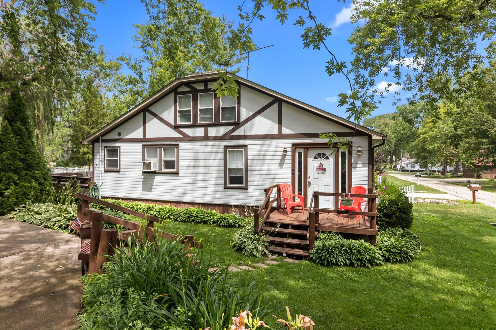 Wisconsin Lake Home for sale (MLS#: 1925785) at 4117  Chestnut Ave, in Delavan, Wisconsin. (3 of 37)