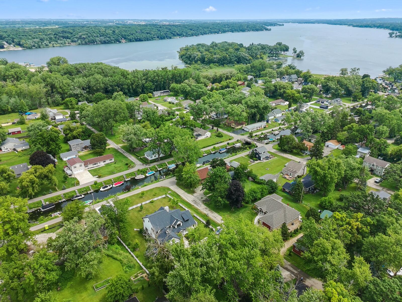 Wisconsin Lake Home for sale (MLS#: 1925785) at 4117  Chestnut Ave, in Delavan, Wisconsin. (4 of 37)