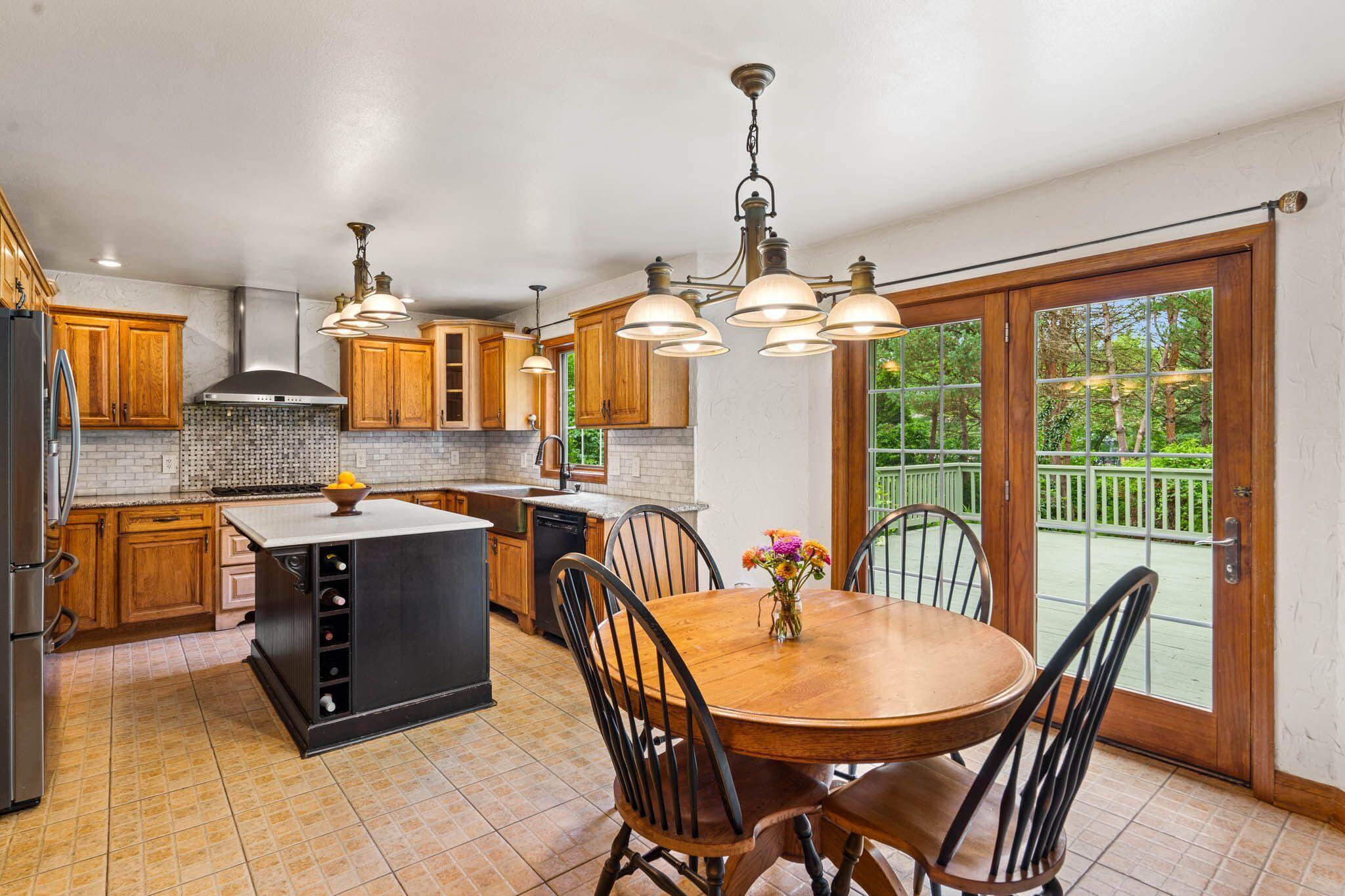 Wisconsin Lake Home for sale (MLS#: 1925786) at 412  Sand Hill Ln, in Dousman, Wisconsin. (18 of 57)