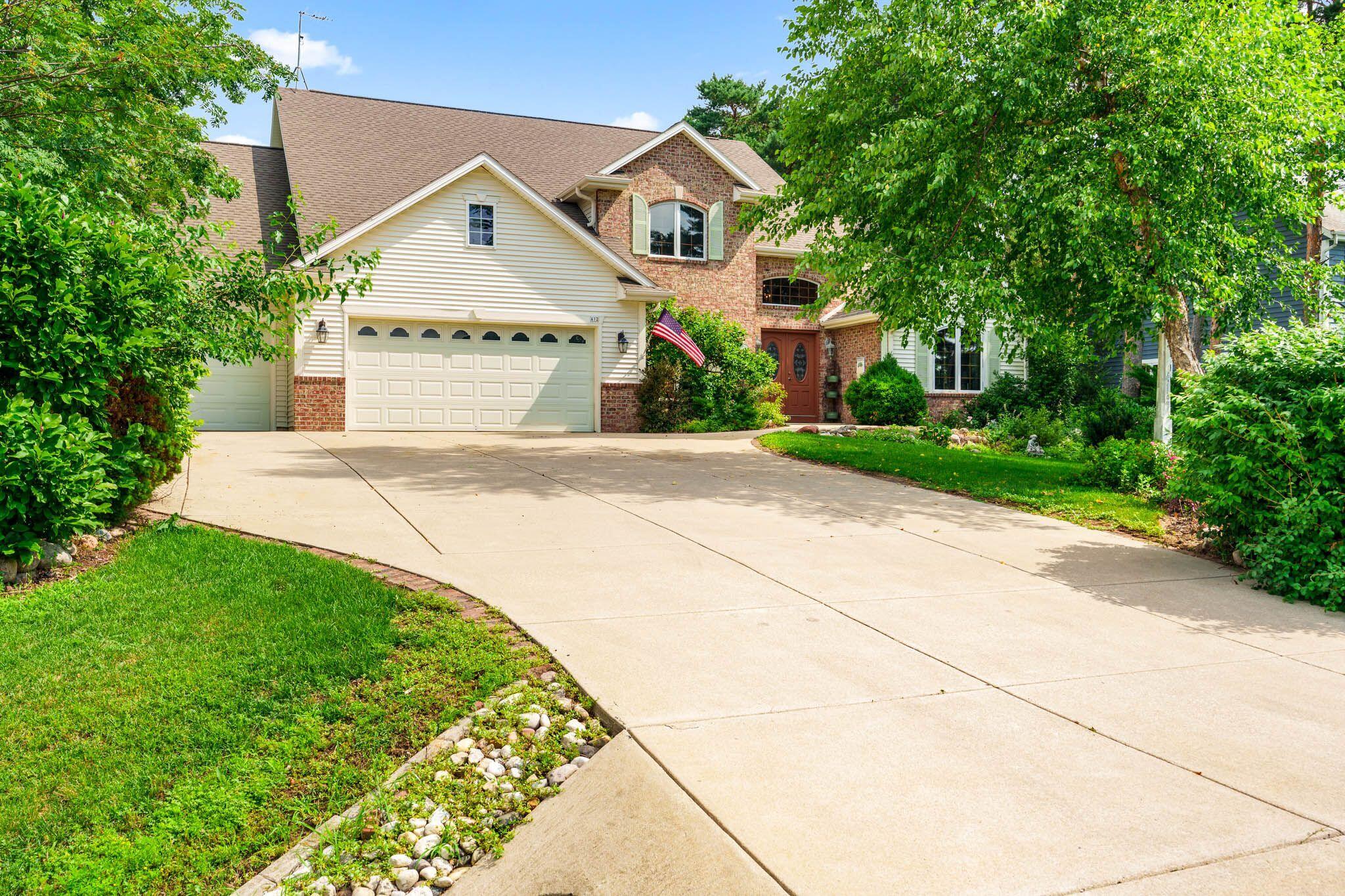 Wisconsin Lake Home for sale (MLS#: 1925786) at 412  Sand Hill Ln, in Dousman, Wisconsin. (3 of 57)