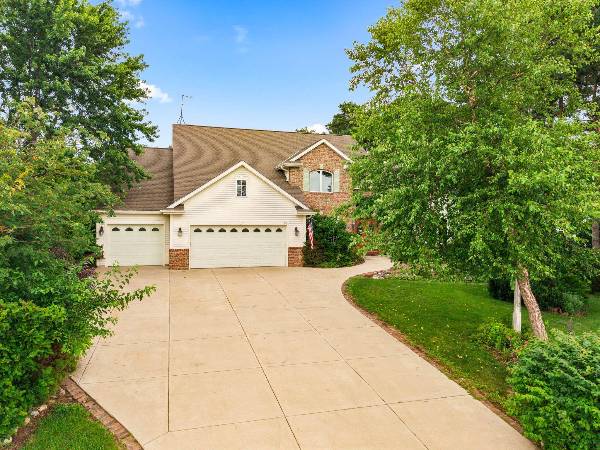Wisconsin Lake Home for sale (MLS#: 1925786) at 412  Sand Hill Ln, in Dousman, Wisconsin. (47 of 57)