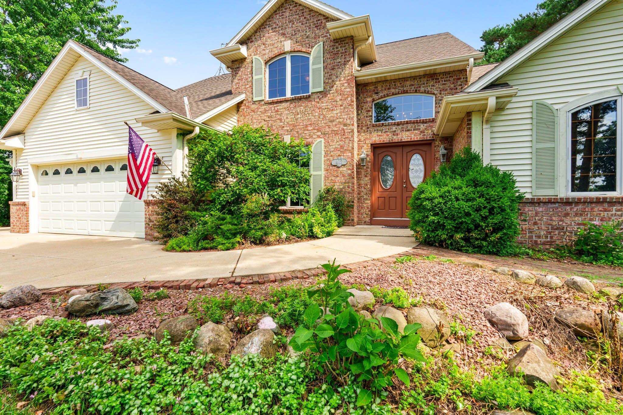 Wisconsin Lake Home for sale (MLS#: 1925786) at 412  Sand Hill Ln, in Dousman, Wisconsin. (10 of 57)