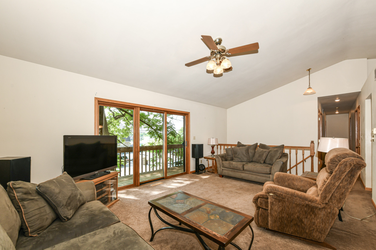 Wisconsin Lake Home for sale (MLS#: 1926095) at 142  Riverside Dr, in Waterford, Wisconsin. (11 of 39)