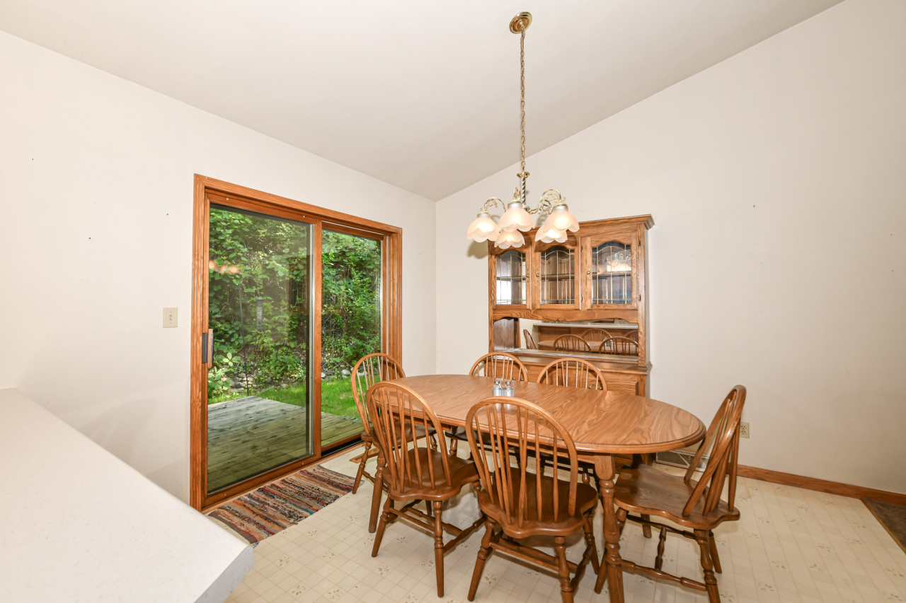 Wisconsin Lake Home for sale (MLS#: 1926095) at 142  Riverside Dr, in Waterford, Wisconsin. (15 of 39)