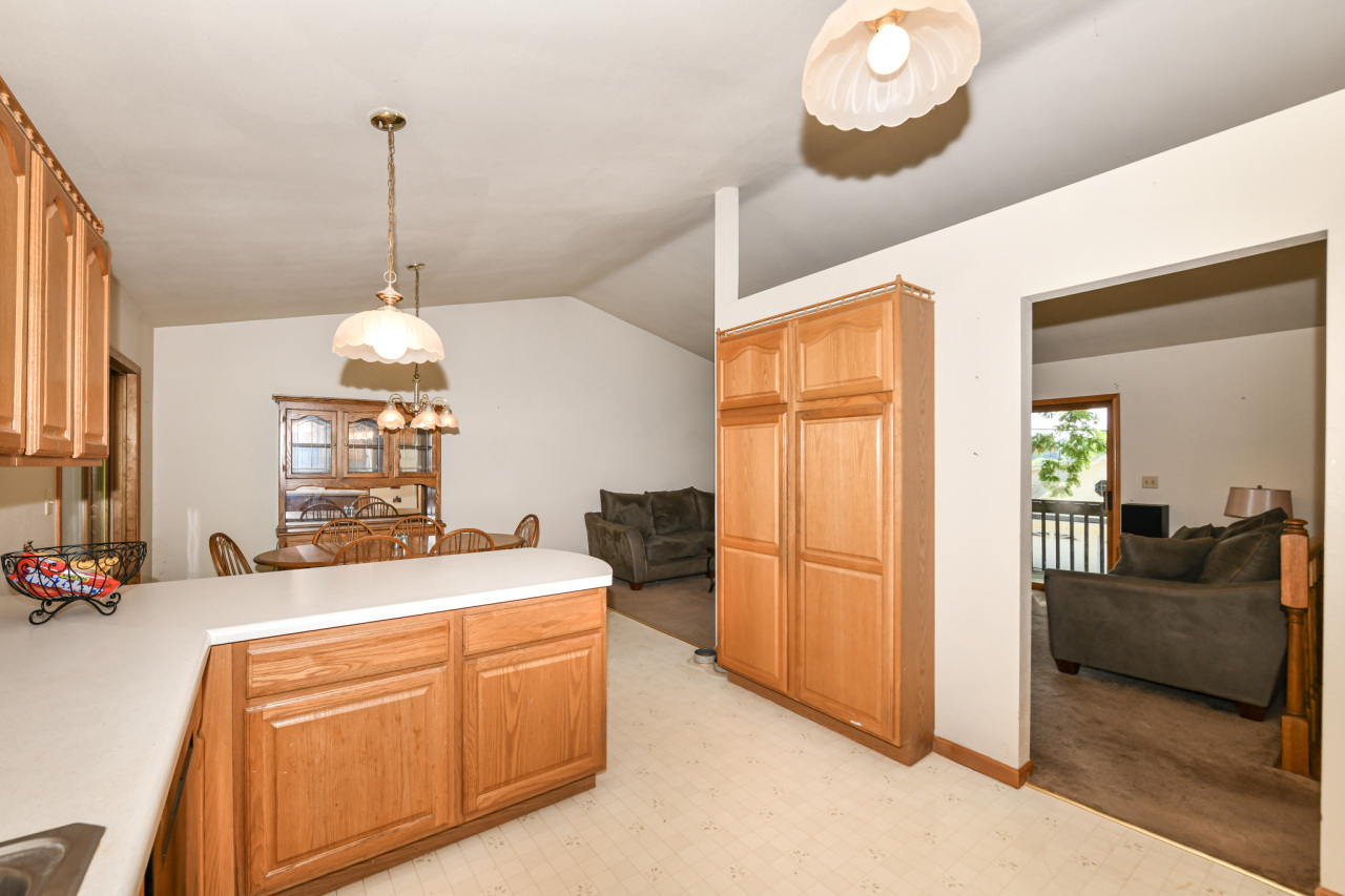 Wisconsin Lake Home for sale (MLS#: 1926095) at 142  Riverside Dr, in Waterford, Wisconsin. (16 of 39)