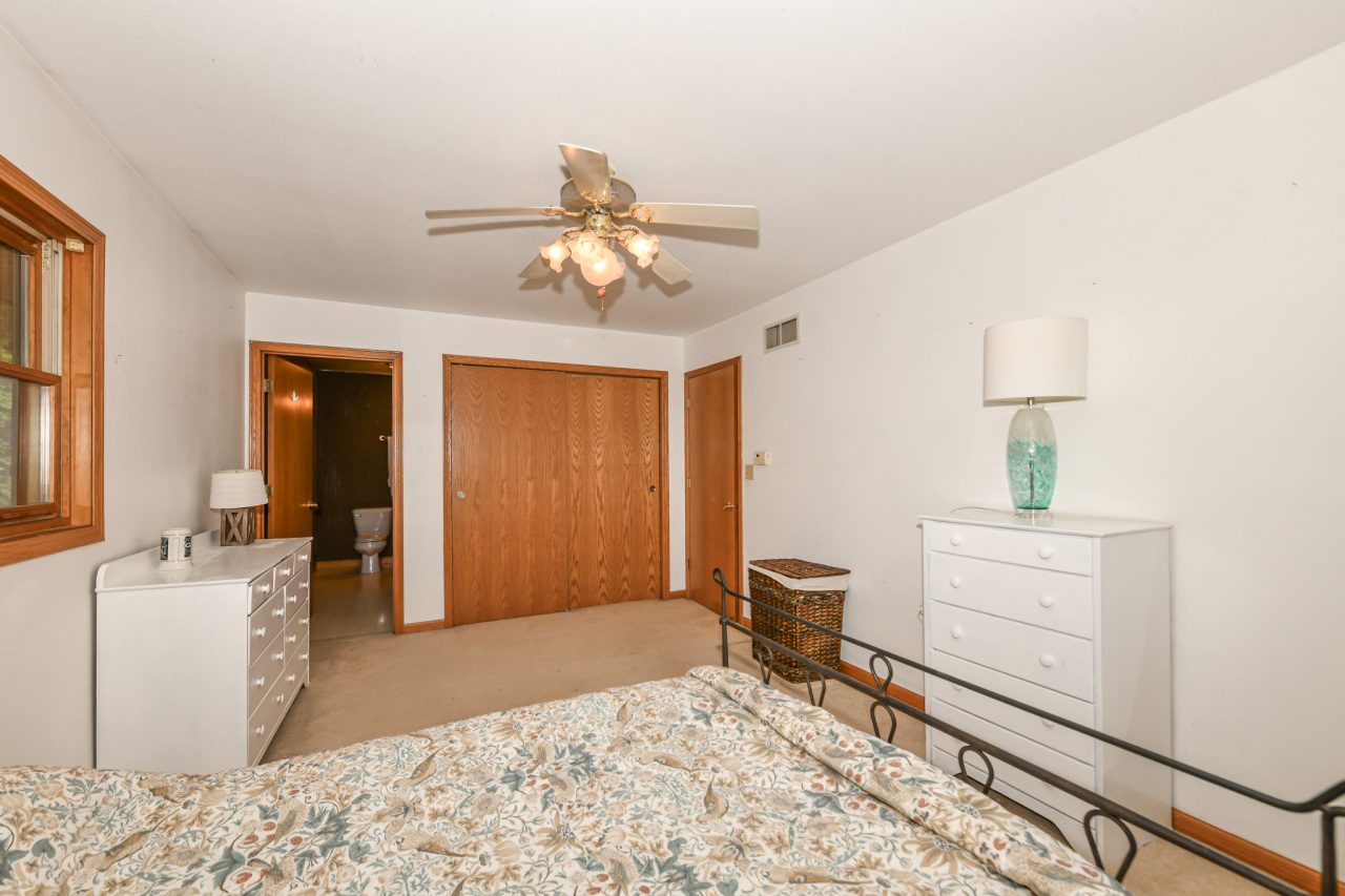 Wisconsin Lake Home for sale (MLS#: 1926095) at 142  Riverside Dr, in Waterford, Wisconsin. (18 of 39)