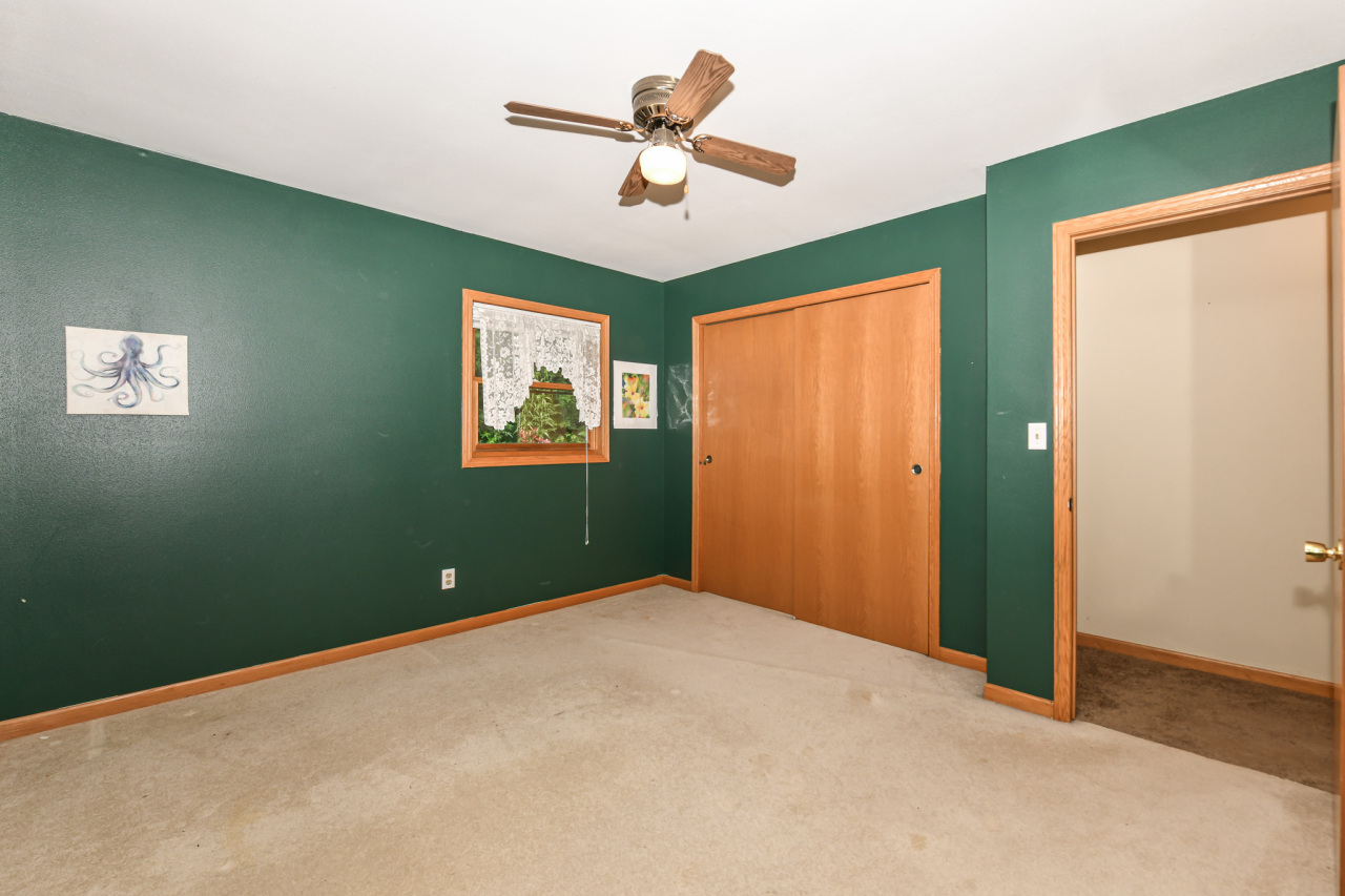 Wisconsin Lake Home for sale (MLS#: 1926095) at 142  Riverside Dr, in Waterford, Wisconsin. (22 of 39)