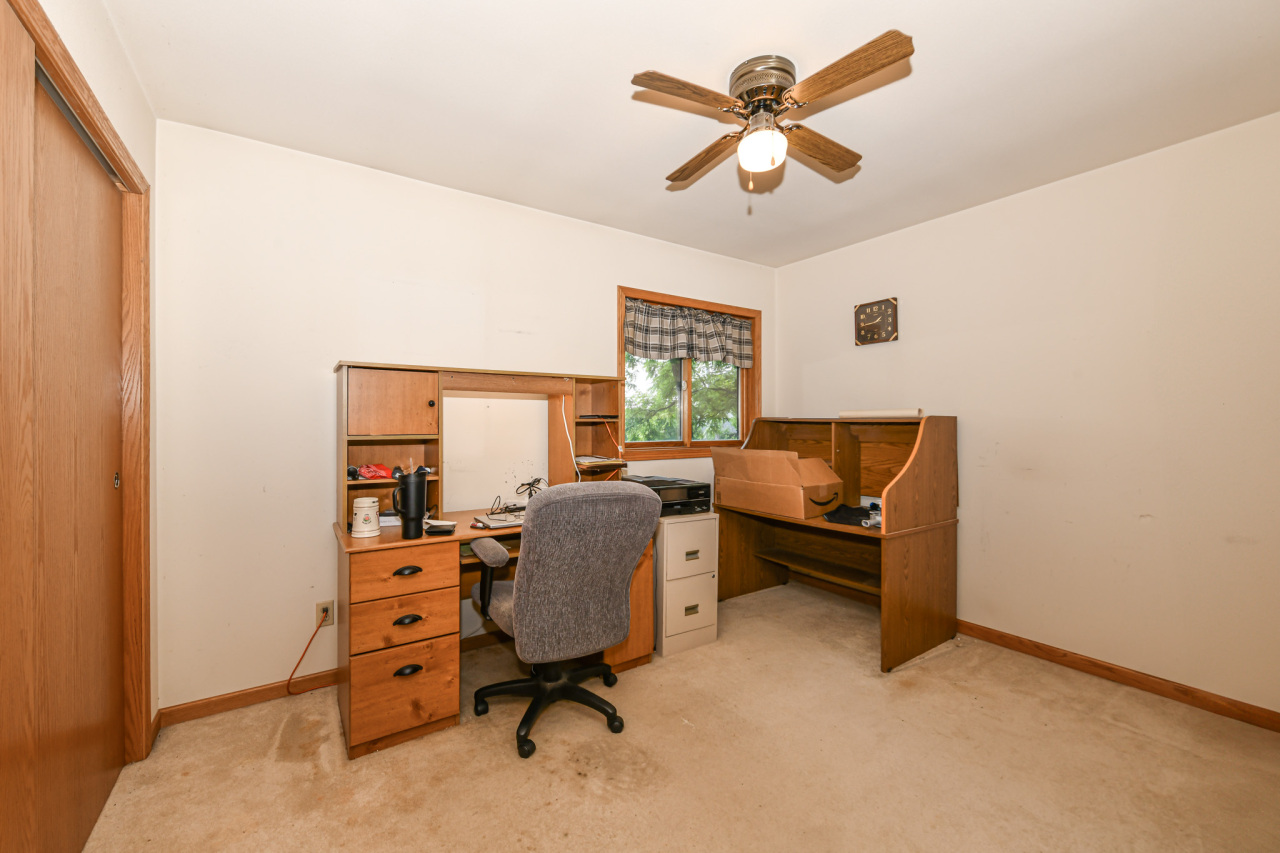 Wisconsin Lake Home for sale (MLS#: 1926095) at 142  Riverside Dr, in Waterford, Wisconsin. (23 of 39)