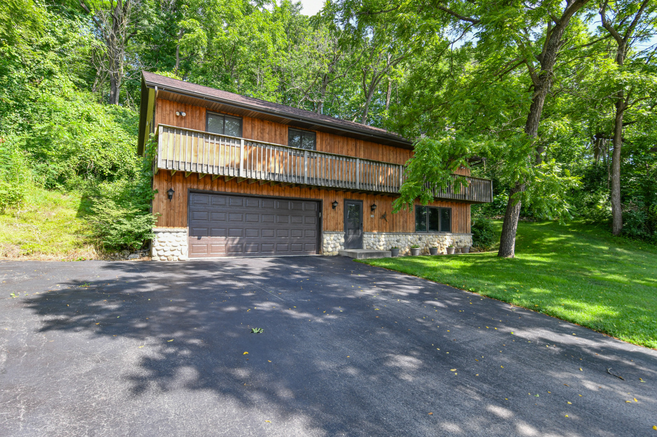Wisconsin Lake Home for sale (MLS#: 1926095) at 142  Riverside Dr, in Waterford, Wisconsin. (25 of 39)