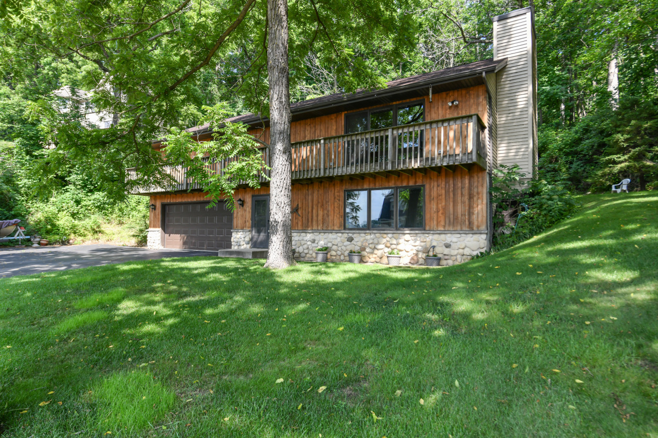 Wisconsin Lake Home for sale (MLS#: 1926095) at 142  Riverside Dr, in Waterford, Wisconsin. (27 of 39)