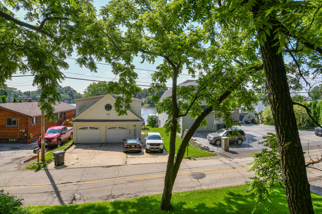 Wisconsin Lake Home for sale (MLS#: 1926095) at 142  Riverside Dr, in Waterford, Wisconsin. (29 of 39)