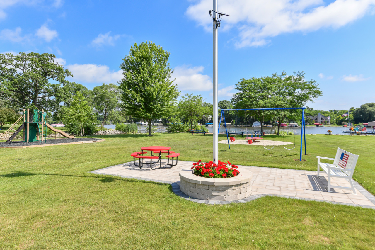 Wisconsin Lake Home for sale (MLS#: 1926095) at 142  Riverside Dr, in Waterford, Wisconsin. (30 of 39)