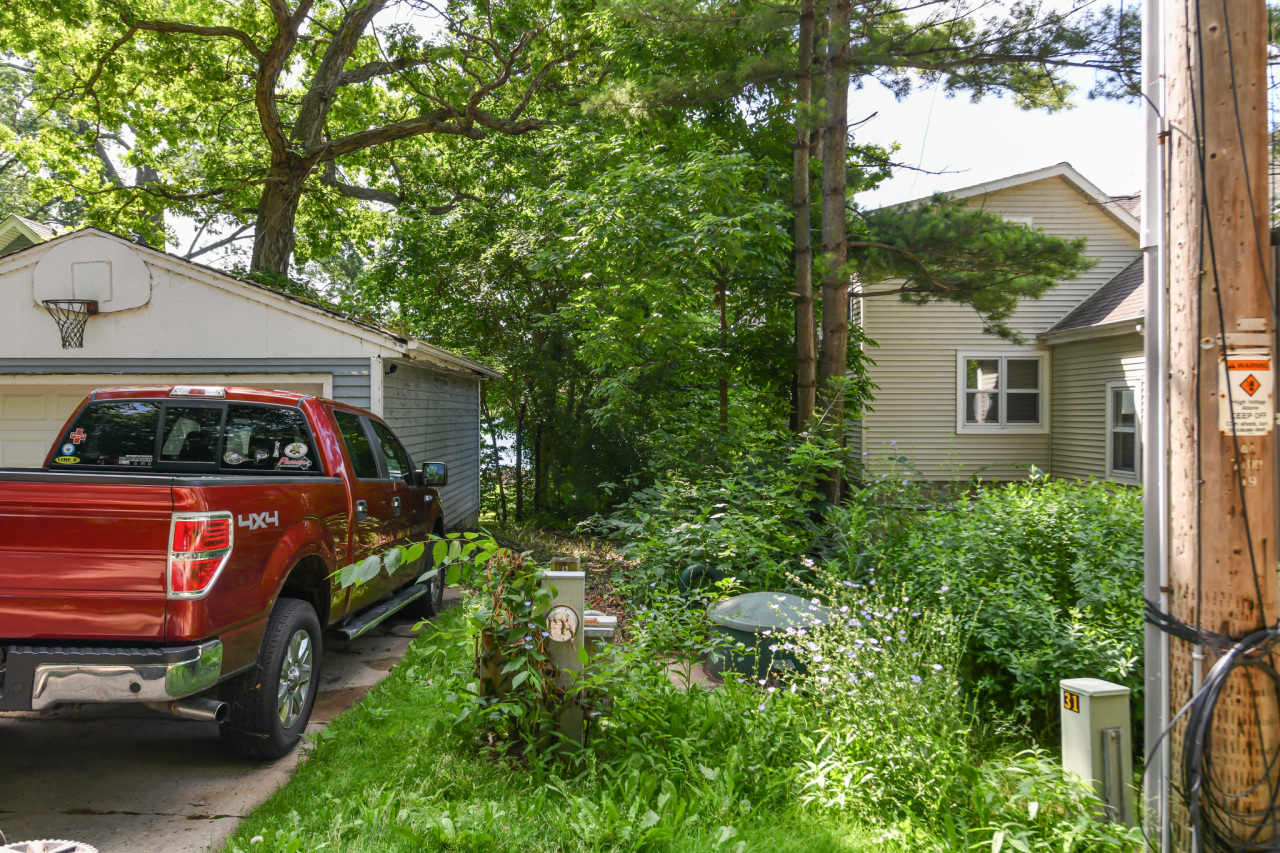 Wisconsin Lake Home for sale (MLS#: 1926095) at 142  Riverside Dr, in Waterford, Wisconsin. (31 of 39)