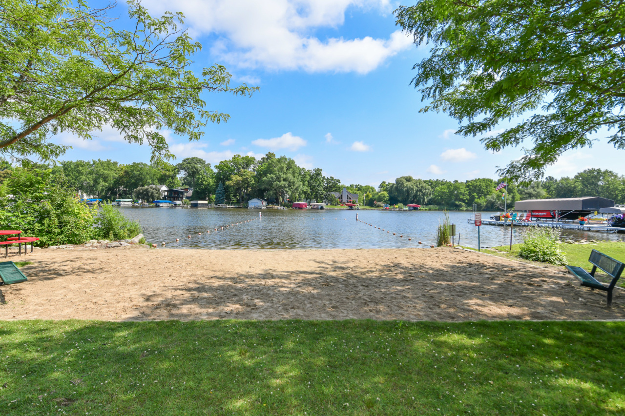 Wisconsin Lake Home for sale (MLS#: 1926095) at 142  Riverside Dr, in Waterford, Wisconsin. (32 of 39)