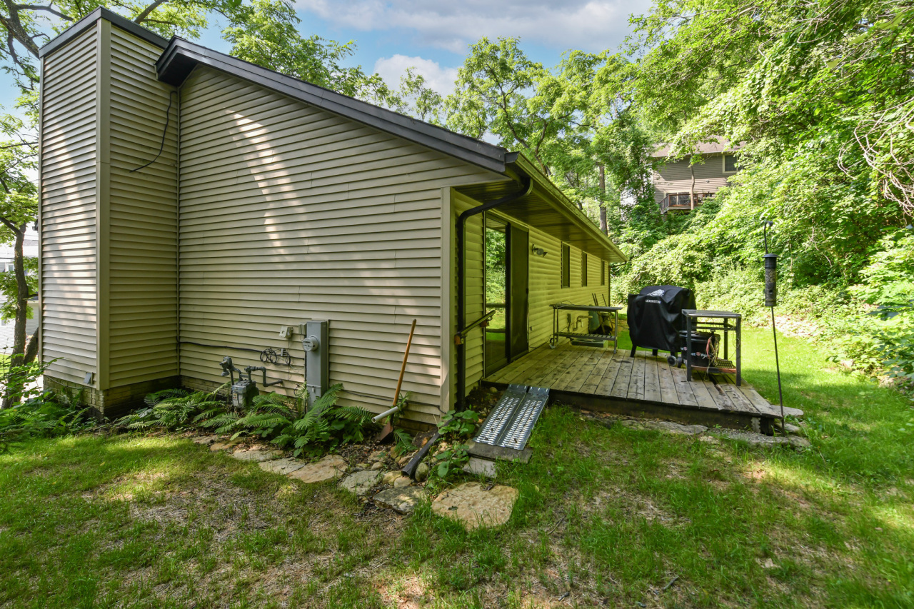 Wisconsin Lake Home for sale (MLS#: 1926095) at 142  Riverside Dr, in Waterford, Wisconsin. (34 of 39)
