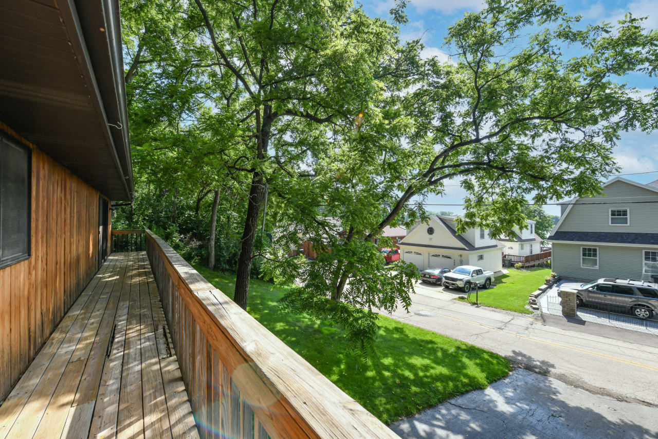 Wisconsin Lake Home for sale (MLS#: 1926095) at 142  Riverside Dr, in Waterford, Wisconsin. (35 of 39)