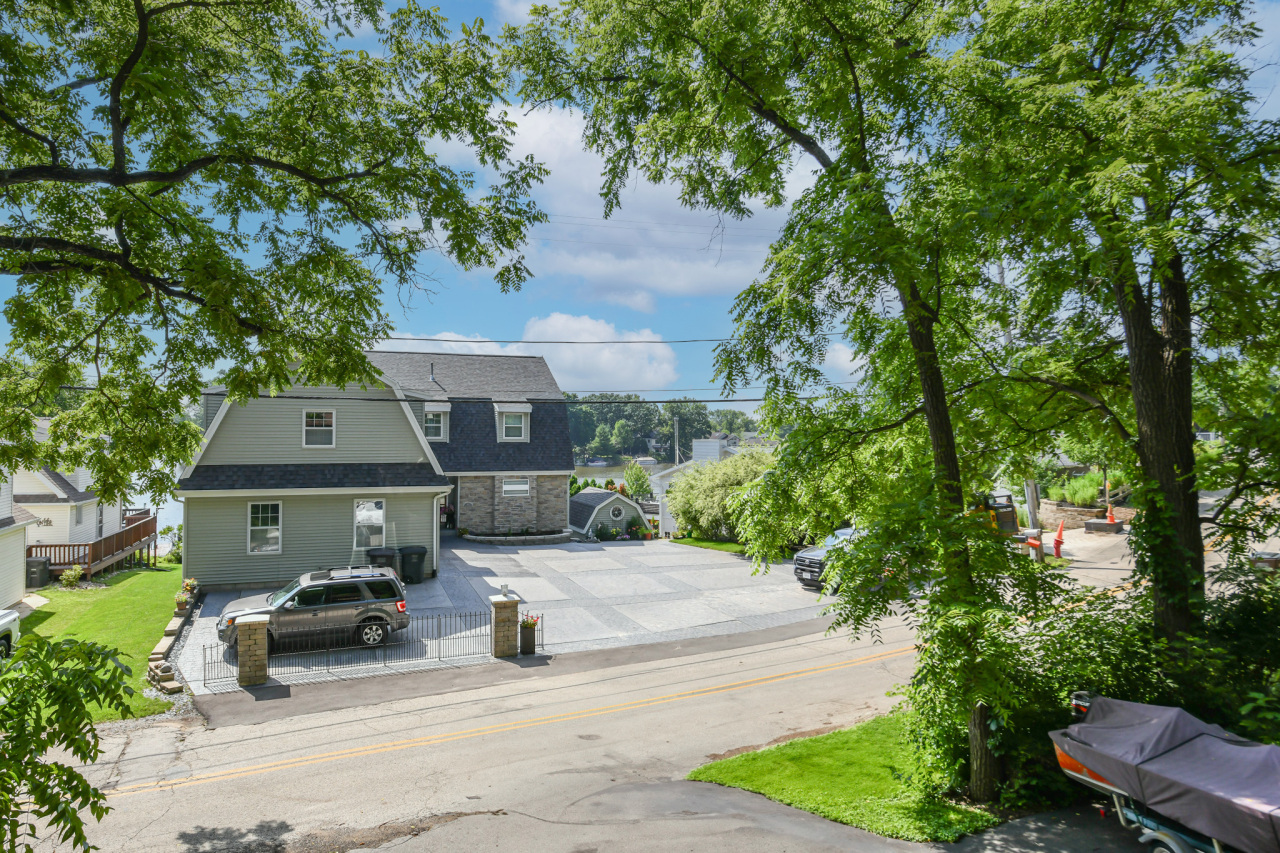 Wisconsin Lake Home for sale (MLS#: 1926095) at 142  Riverside Dr, in Waterford, Wisconsin. (36 of 39)