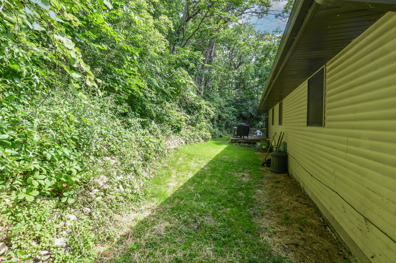 Wisconsin Lake Home for sale (MLS#: 1926095) at 142  Riverside Dr, in Waterford, Wisconsin. (37 of 39)